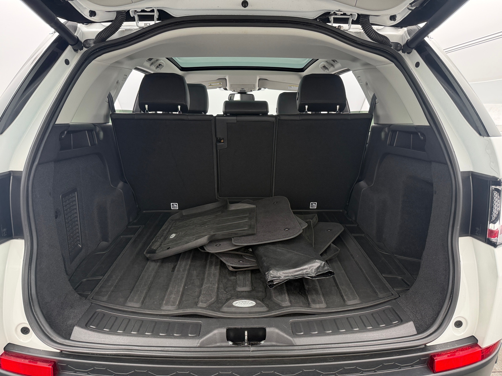 Thumbnail: 2018 Land Rover Discovery Sport - 6