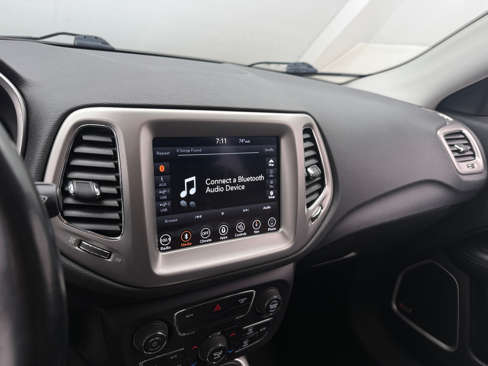 Thumbnail: 2019 Jeep Compass - 3