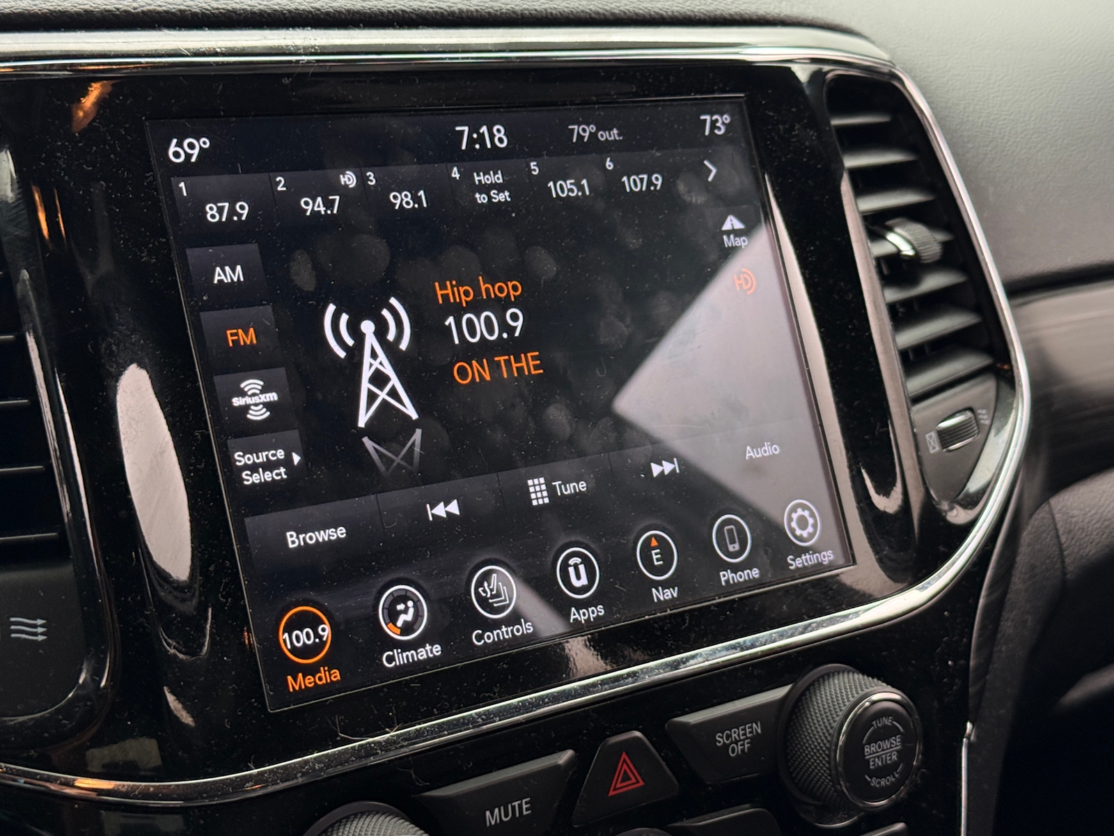 Thumbnail: 2020 Jeep Grand Cherokee - 4