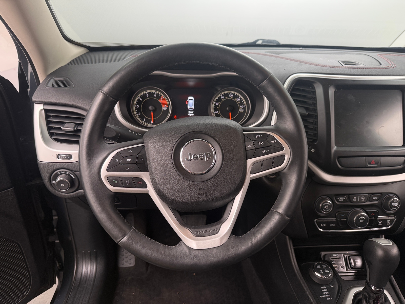 Thumbnail: 2017 Jeep Cherokee - 5