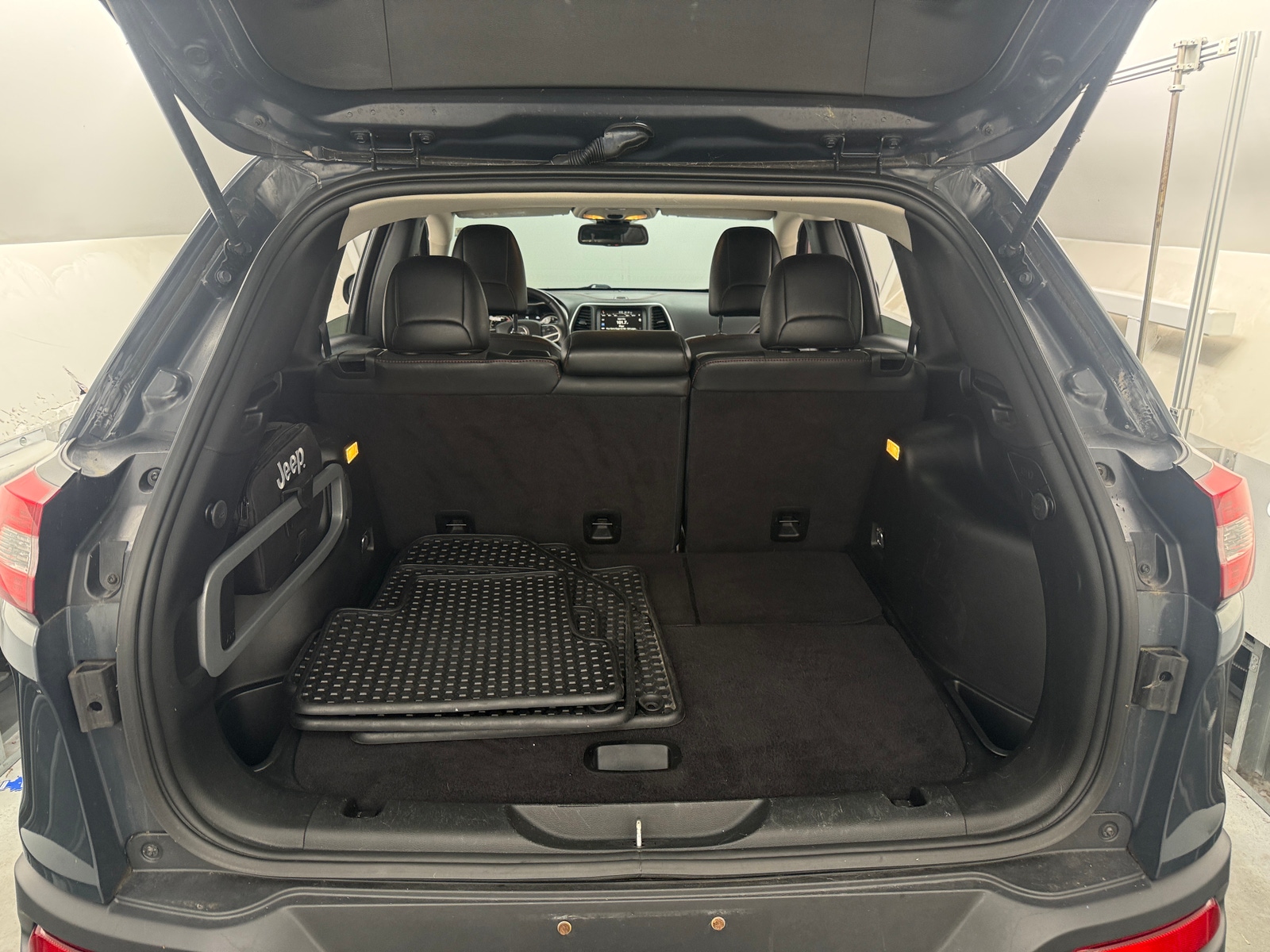 Thumbnail: 2017 Jeep Cherokee - 7