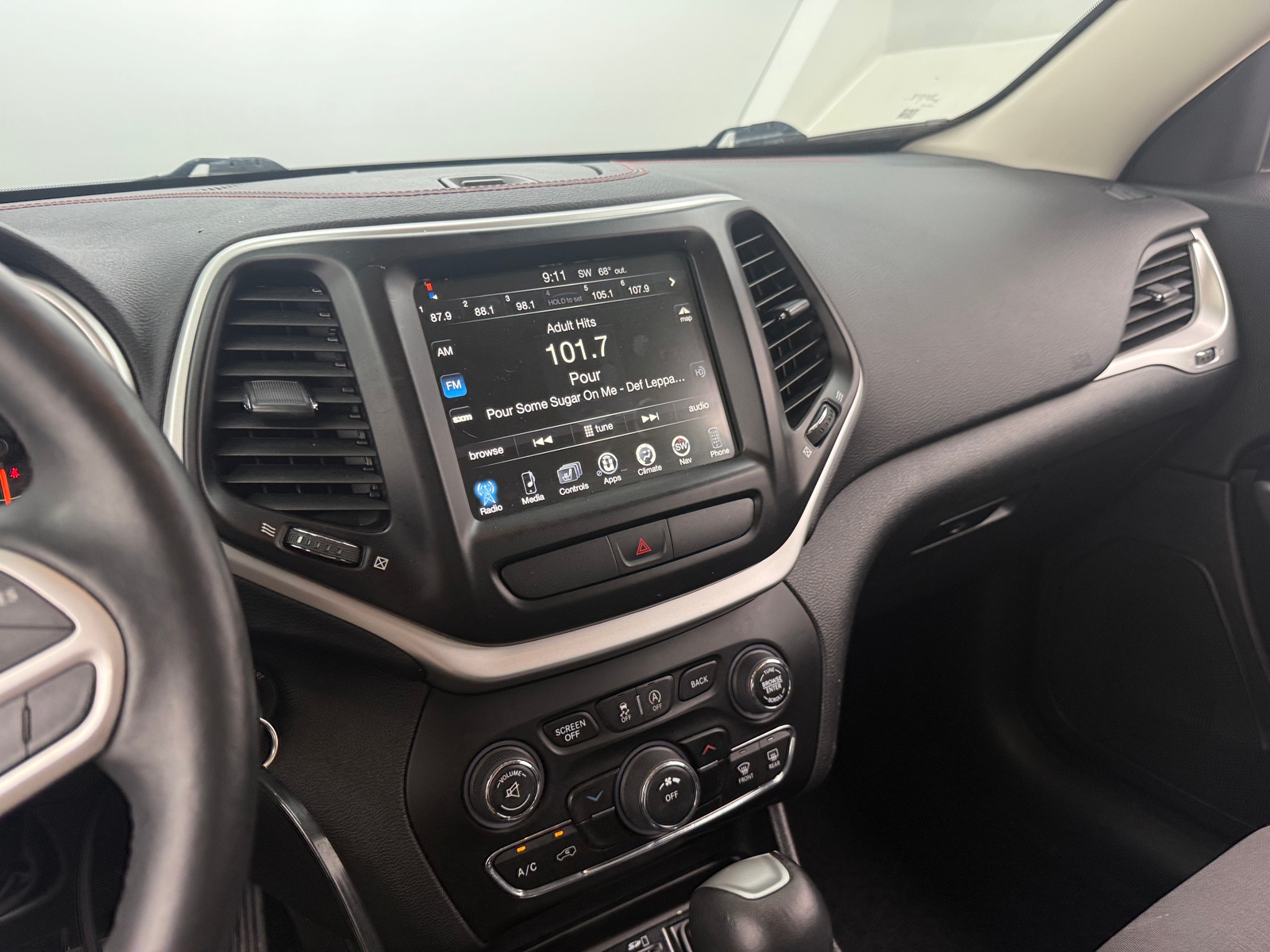 Thumbnail: 2017 Jeep Cherokee - 4