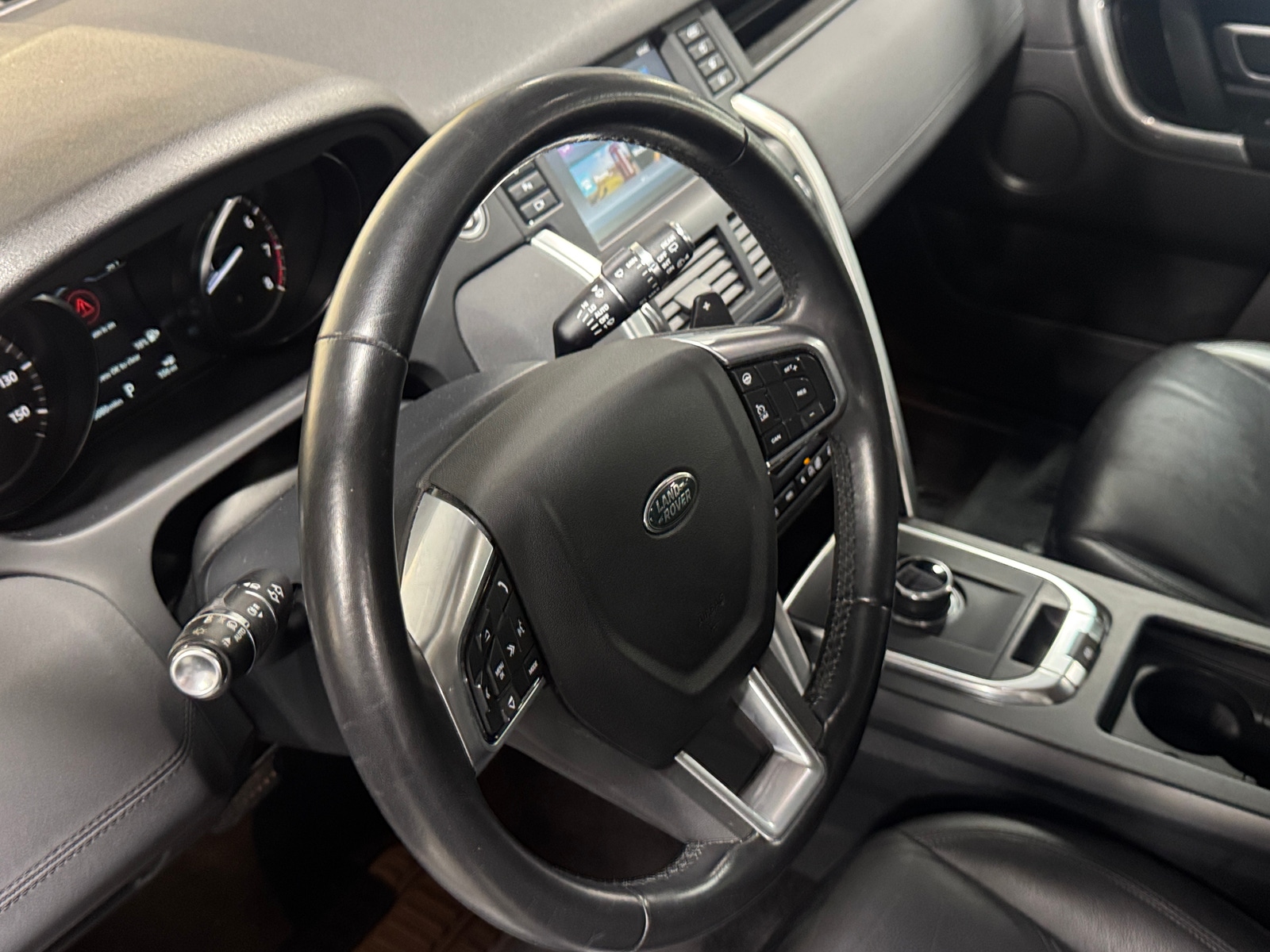 Thumbnail: 2019 Land Rover Discovery Sport - 4