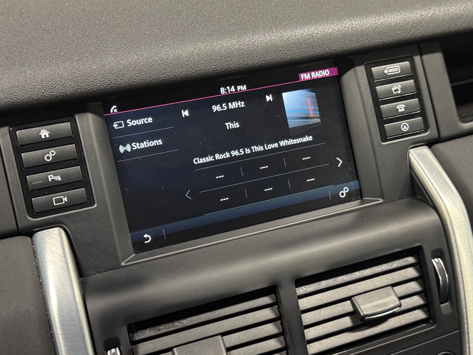 Thumbnail: 2019 Land Rover Discovery Sport - 3