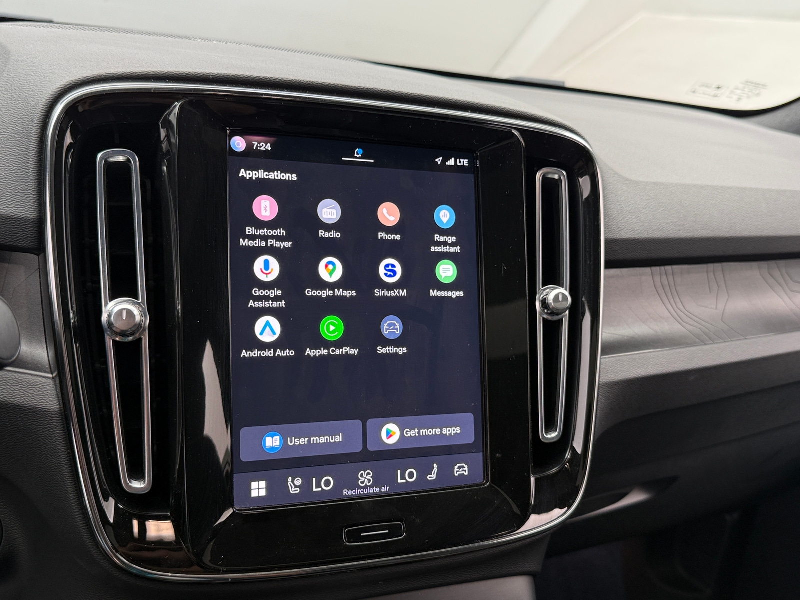 Thumbnail: 2023 Volvo C40 - 4