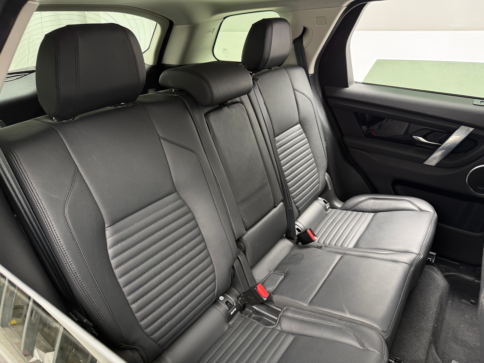 Thumbnail: 2021 Land Rover Discovery Sport - 5