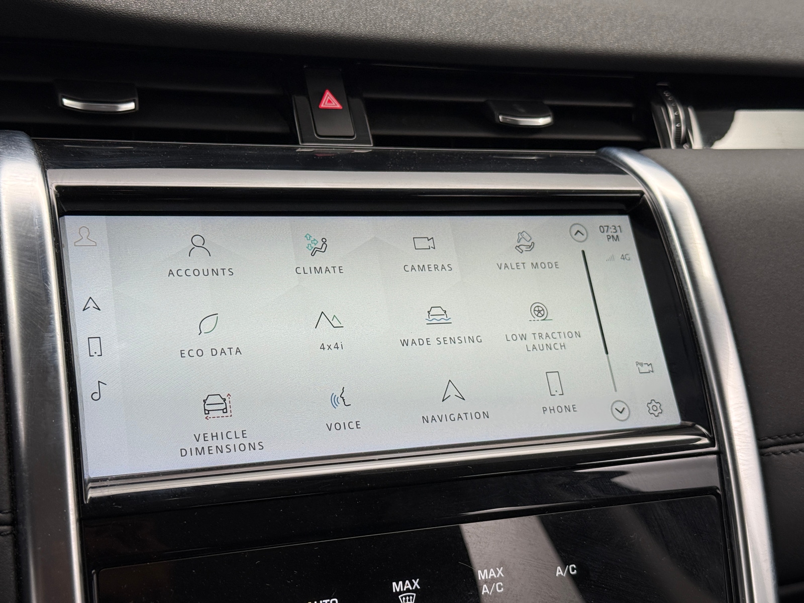 Thumbnail: 2021 Land Rover Discovery Sport - 3