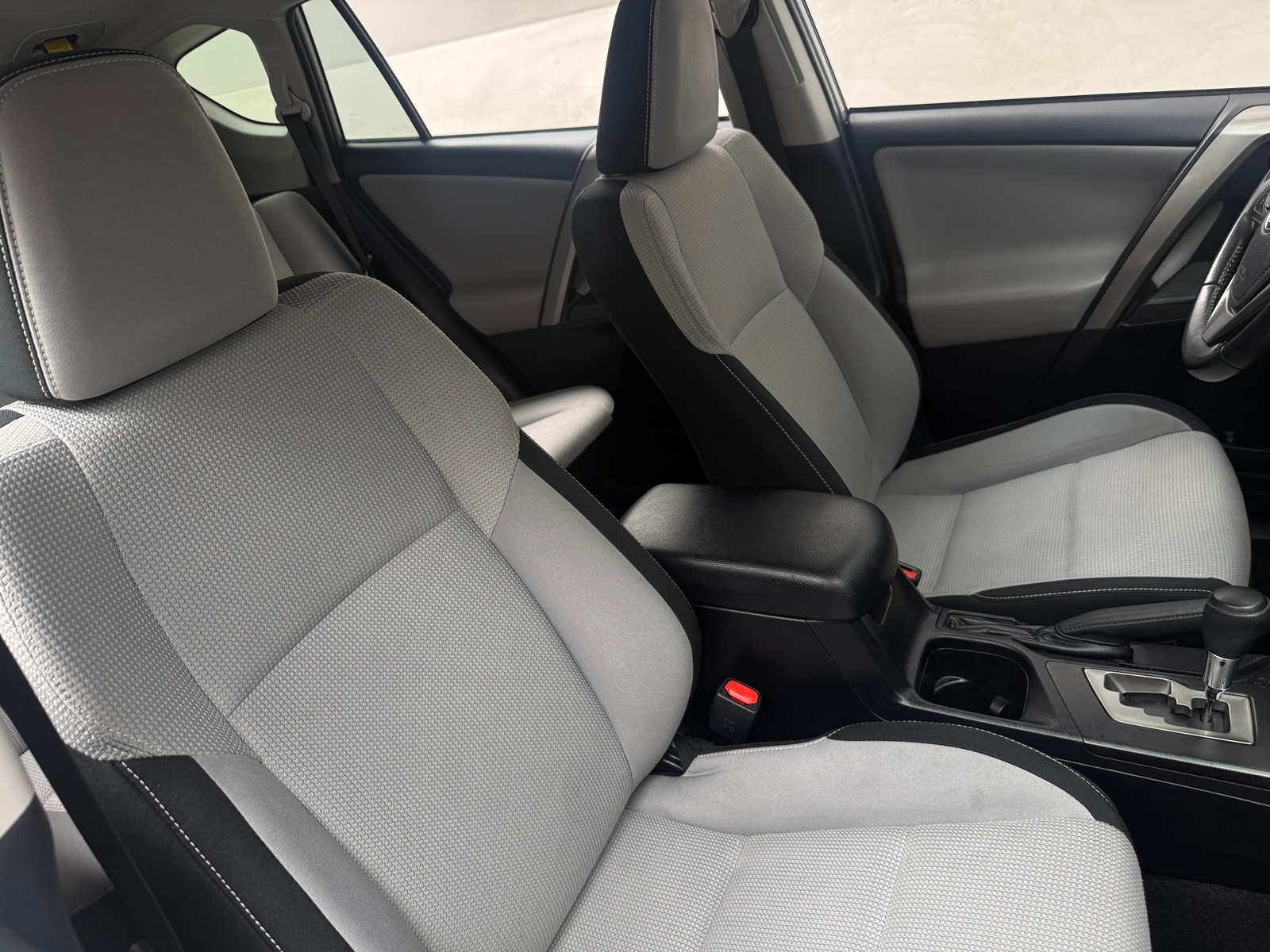 Thumbnail: 2018 Toyota RAV4 - 2