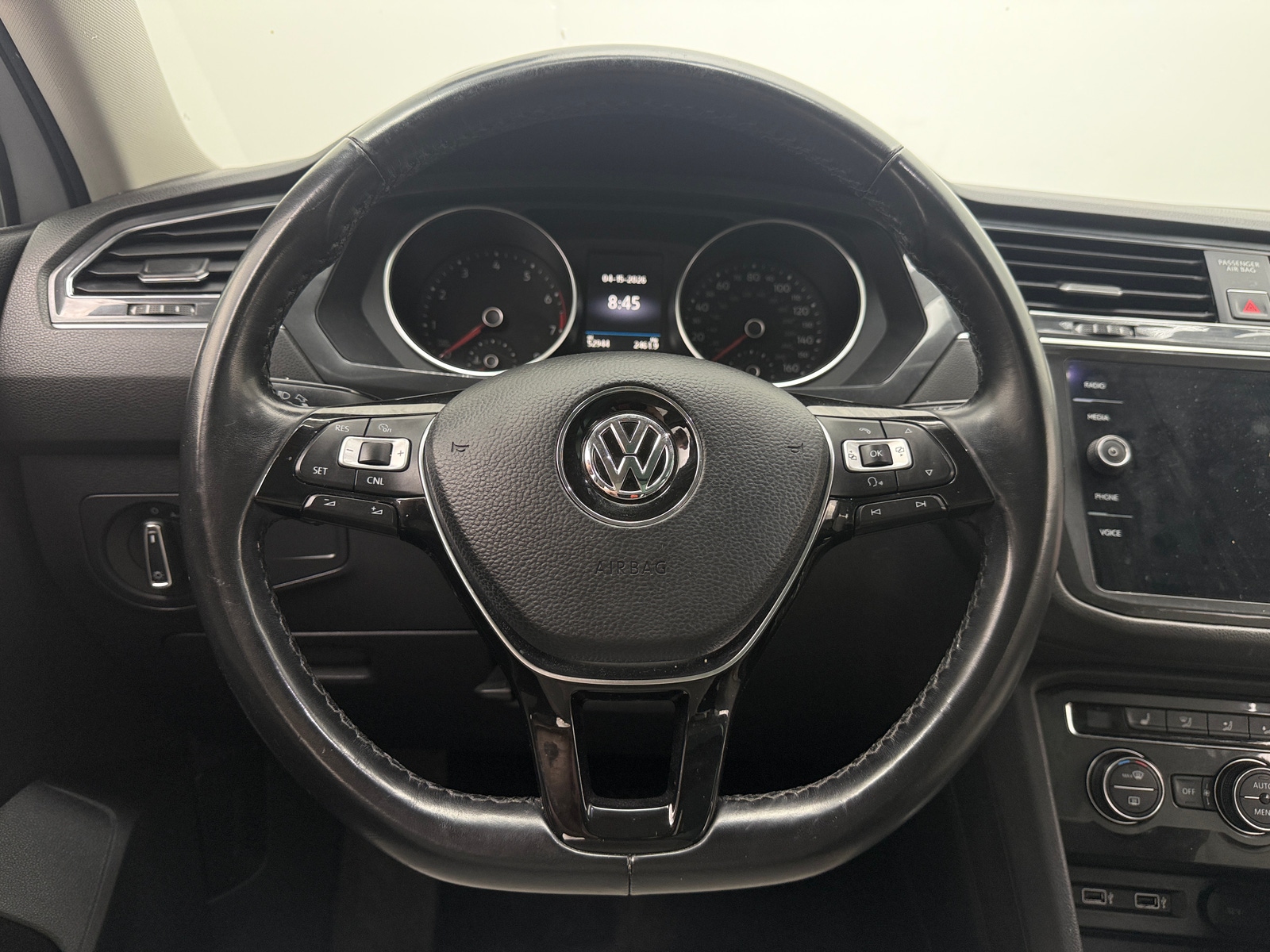 Thumbnail: 2018 Volkswagen Tiguan - 4