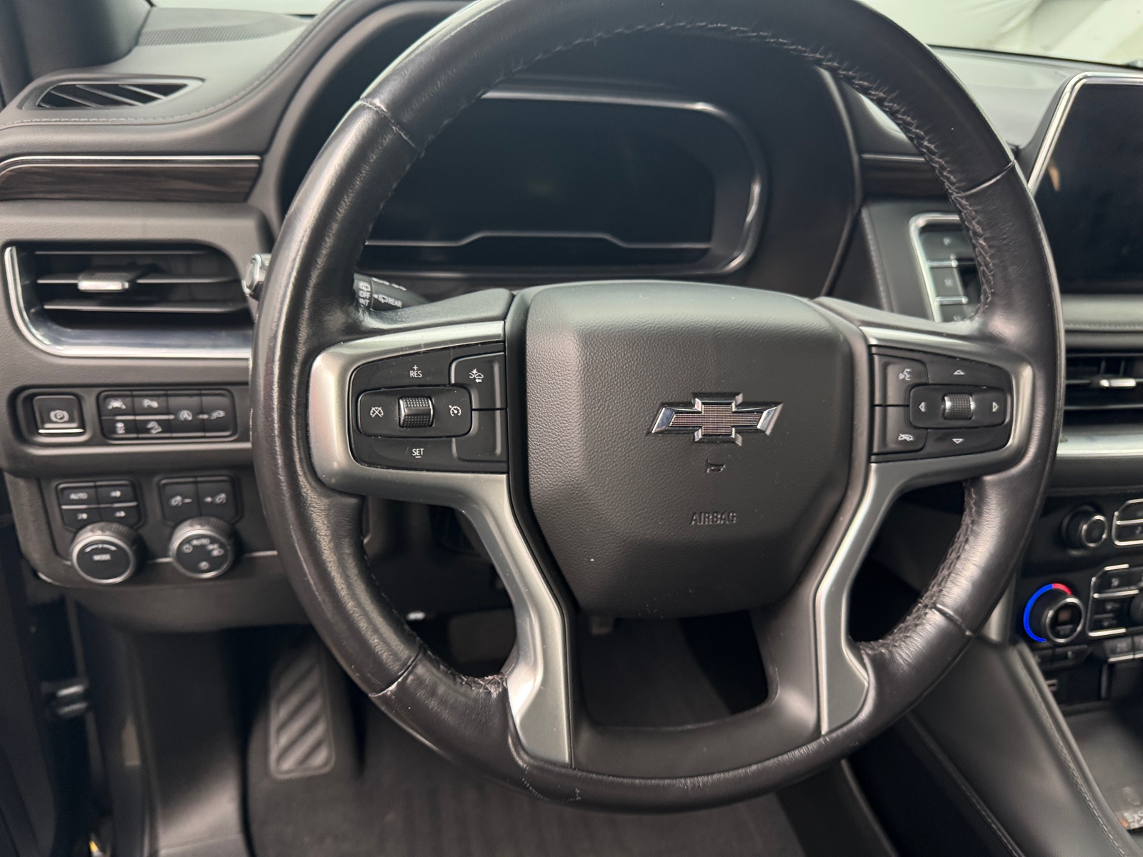 Thumbnail: 2022 Chevrolet Suburban - 4