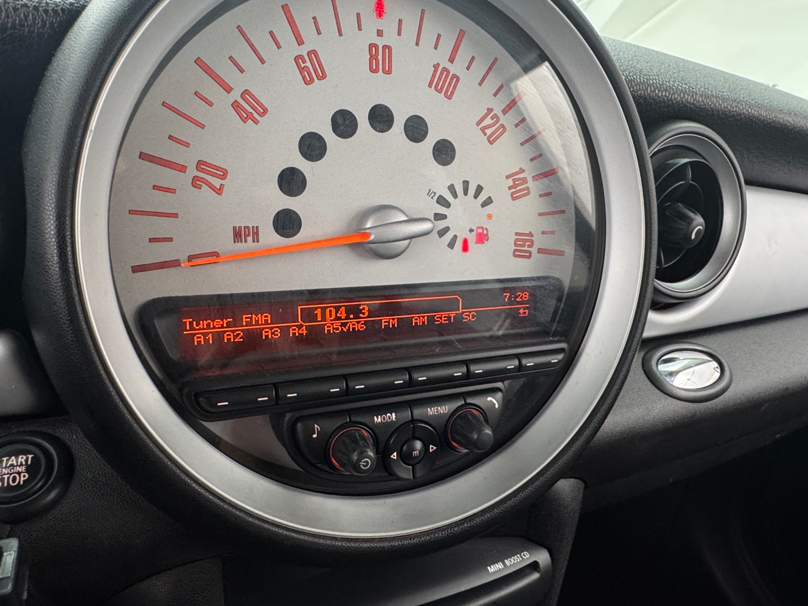 Thumbnail: 2013 MINI Cooper Hardtop - 3