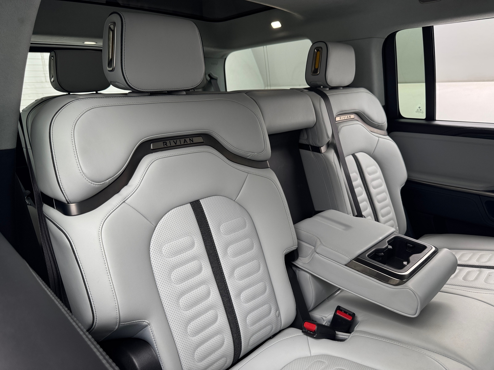 Thumbnail: 2023 Rivian R1S - 5