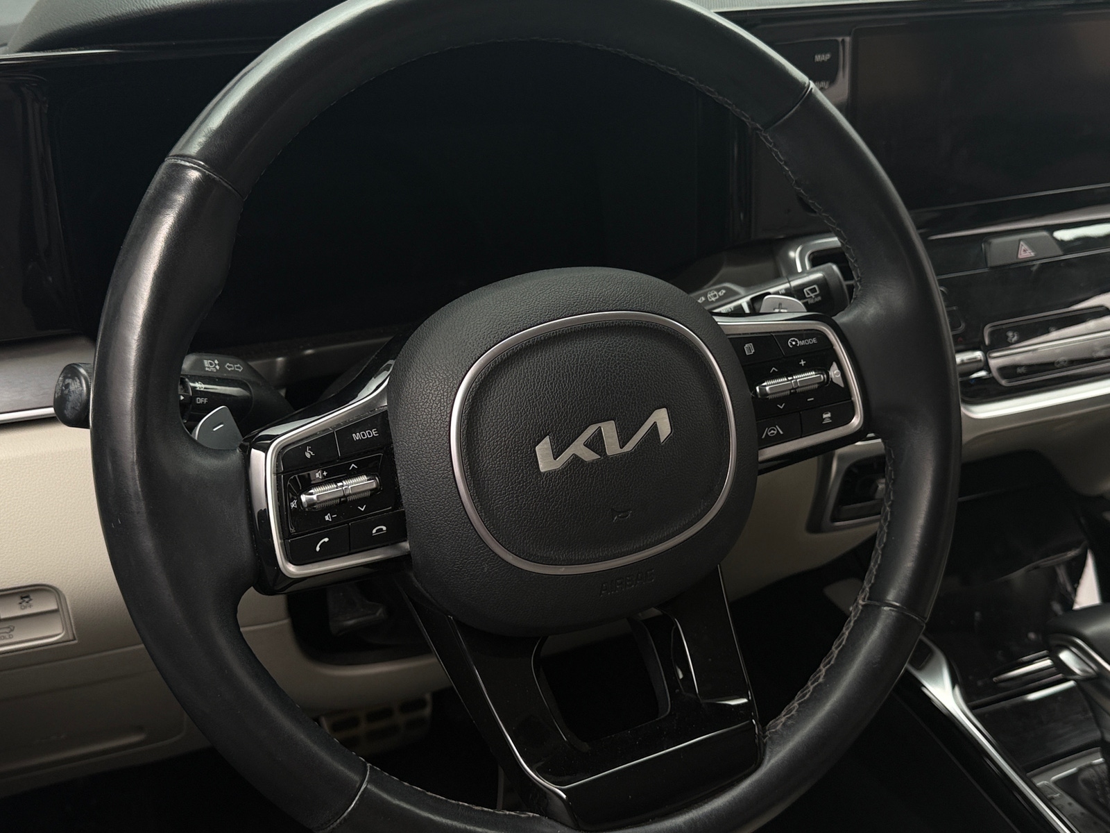 Thumbnail: 2022 Kia Sorento - 4