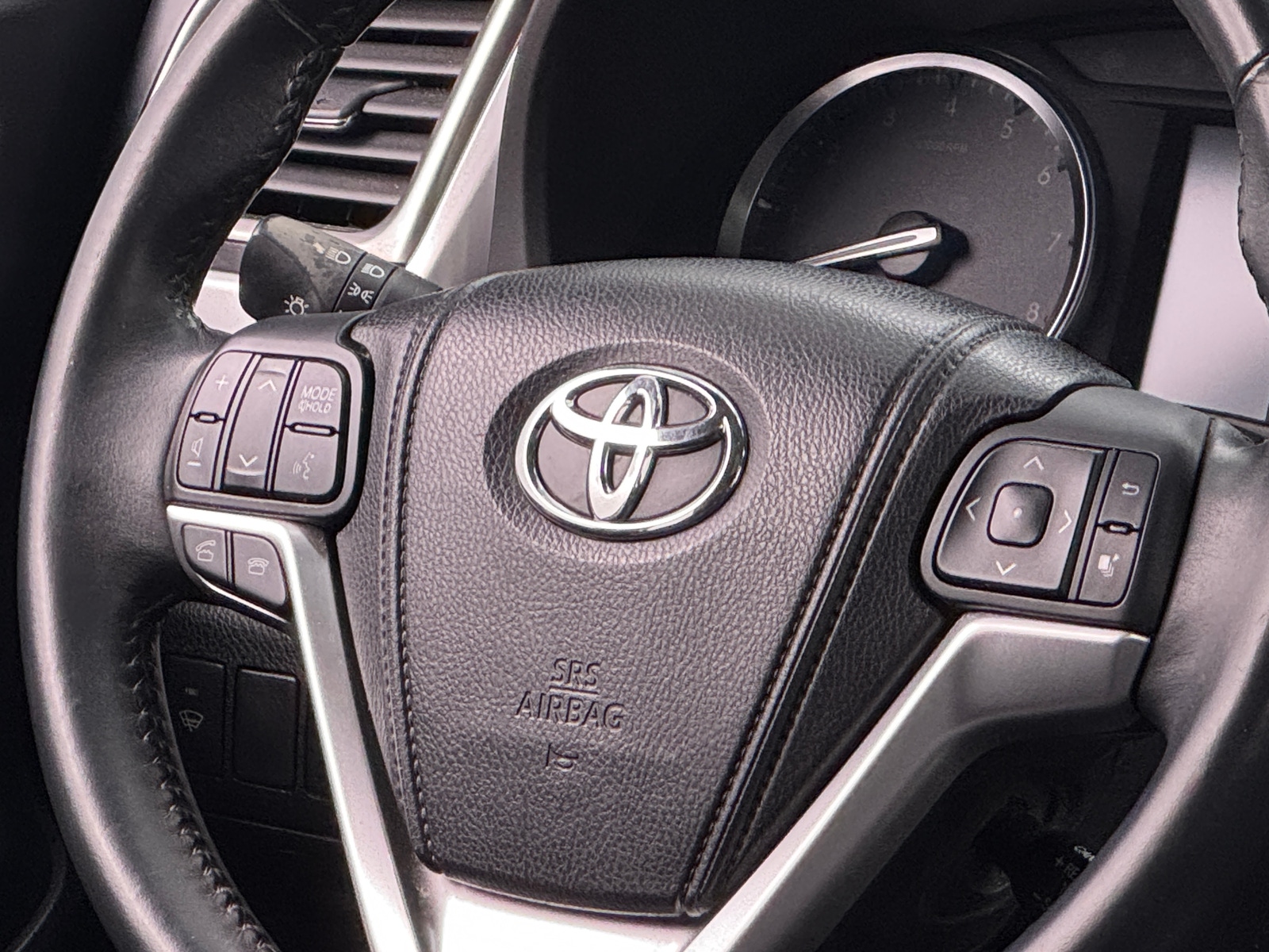 Thumbnail: 2015 Toyota Highlander - 4