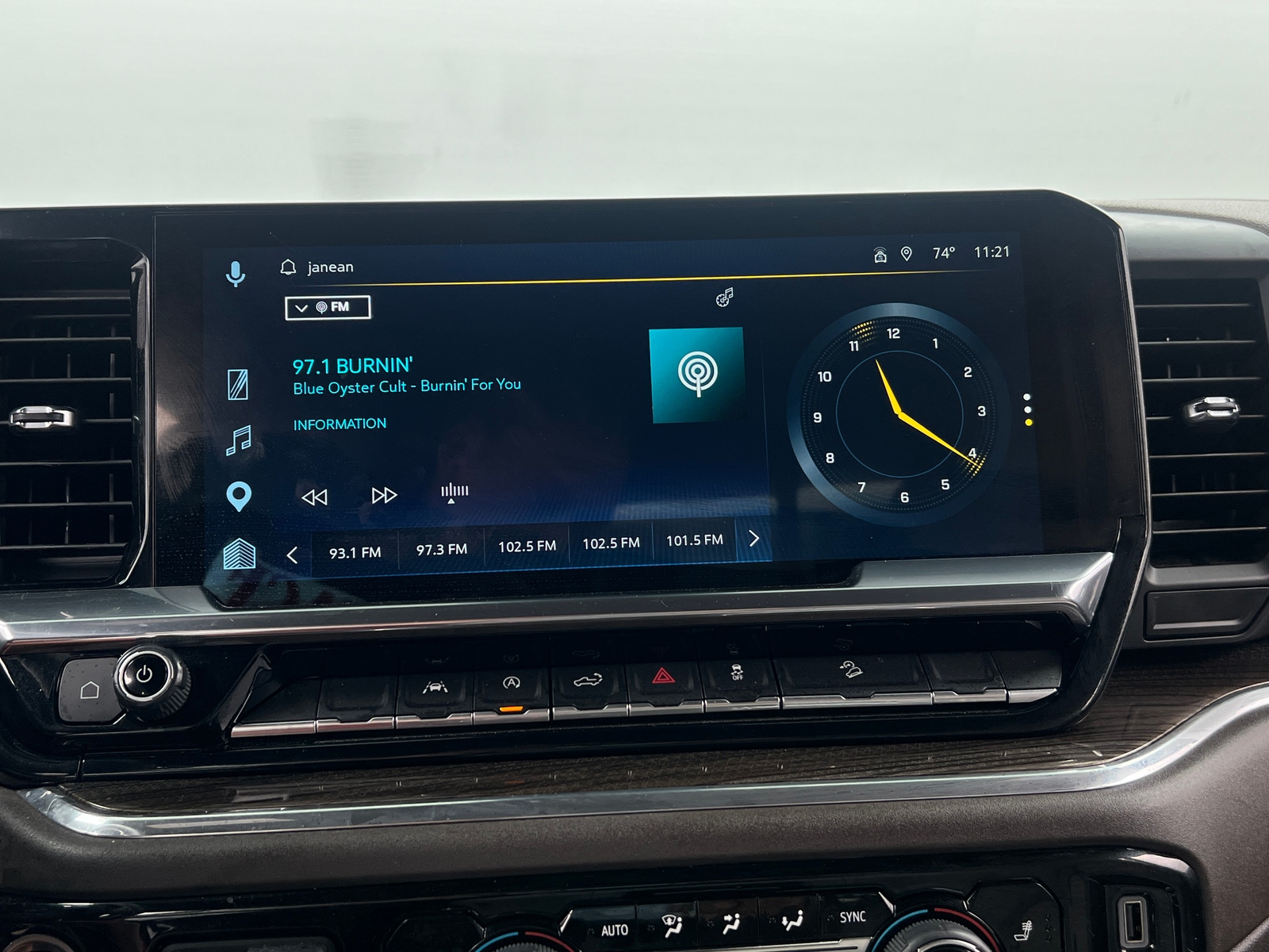 Thumbnail: 2023 Chevrolet Silverado 1500 - 4