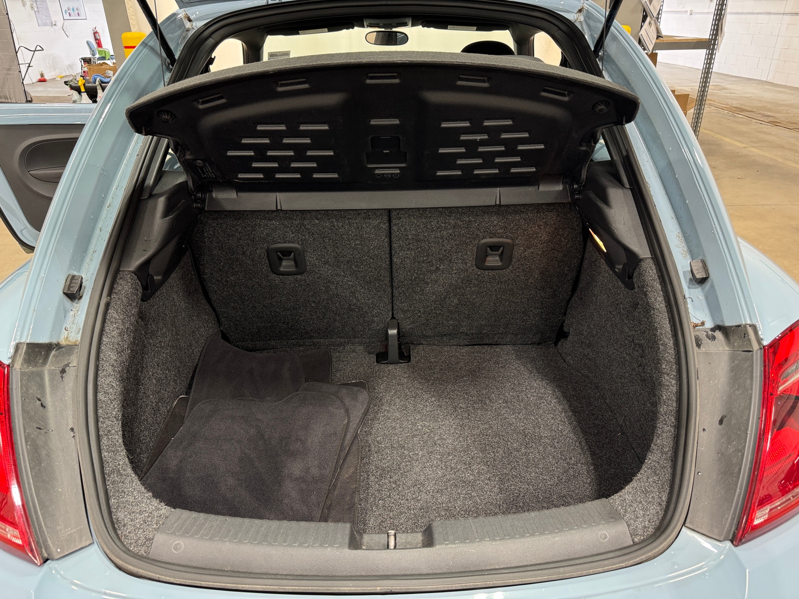 Thumbnail: 2012 Volkswagen Beetle - 5