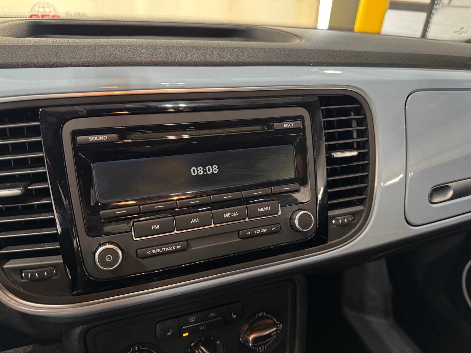 Thumbnail: 2012 Volkswagen Beetle - 3