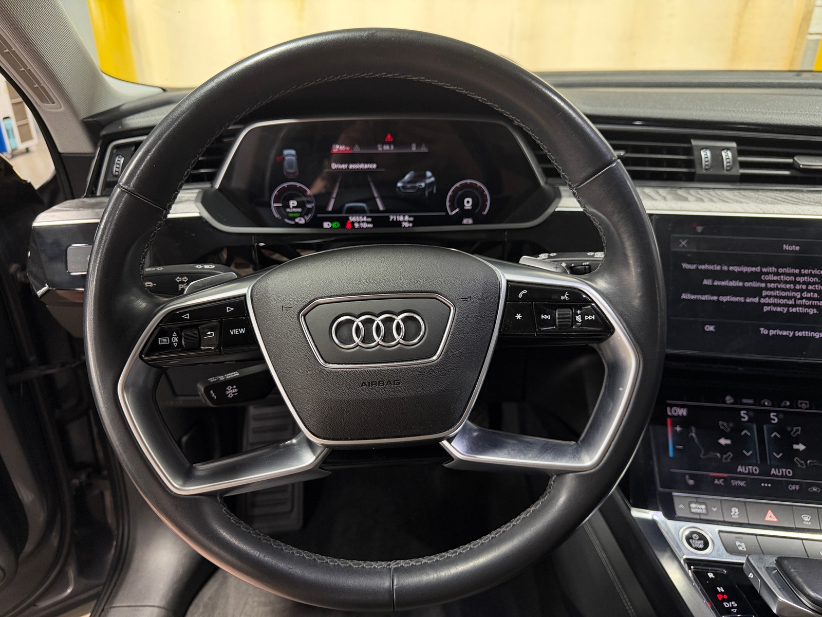 Thumbnail: 2021 Audi e-tron - 4