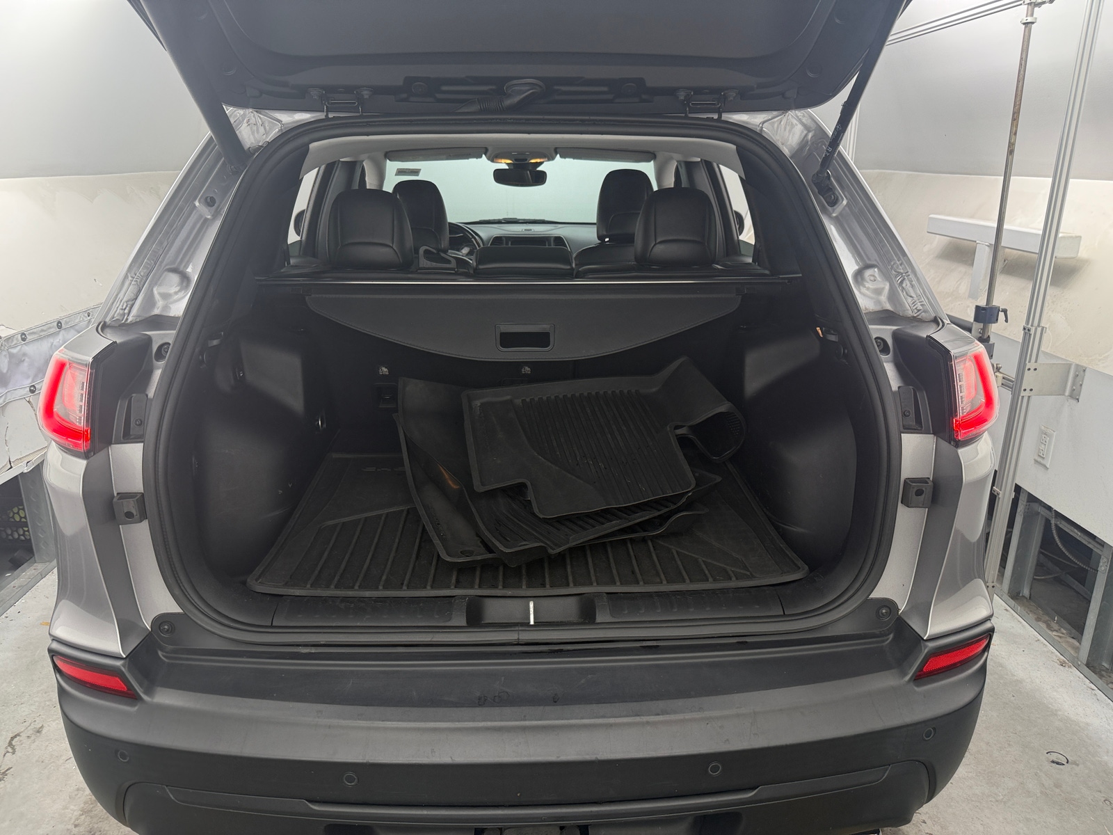 Thumbnail: 2021 Jeep Cherokee - 6