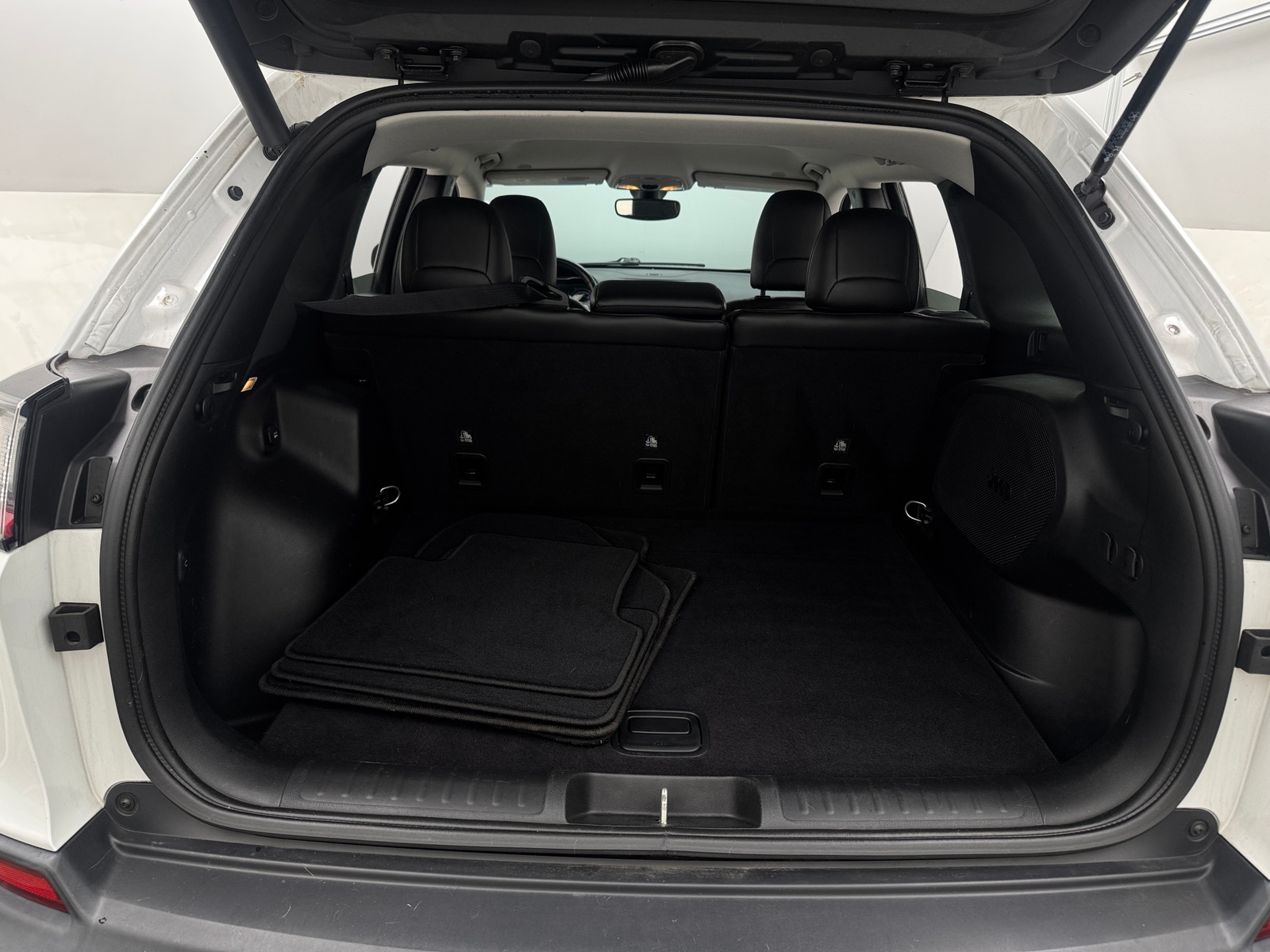 Thumbnail: 2019 Jeep Cherokee - 6