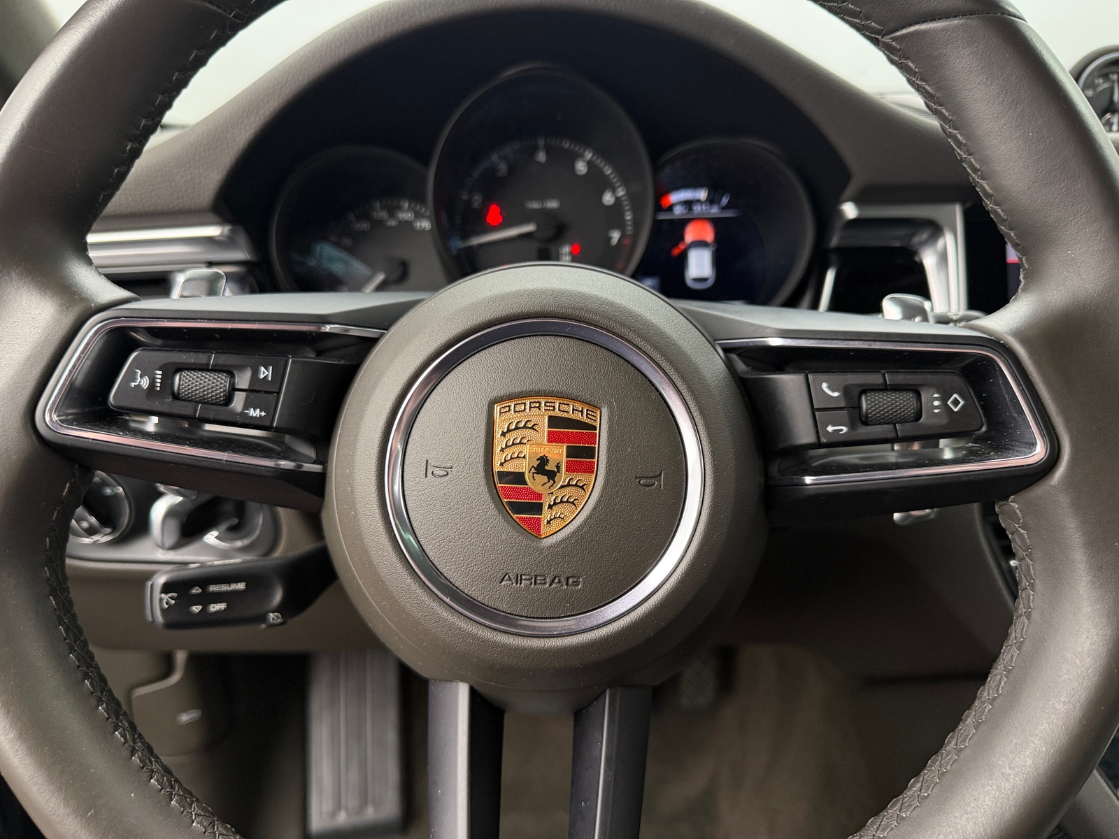 Thumbnail: 2022 Porsche Macan - 4