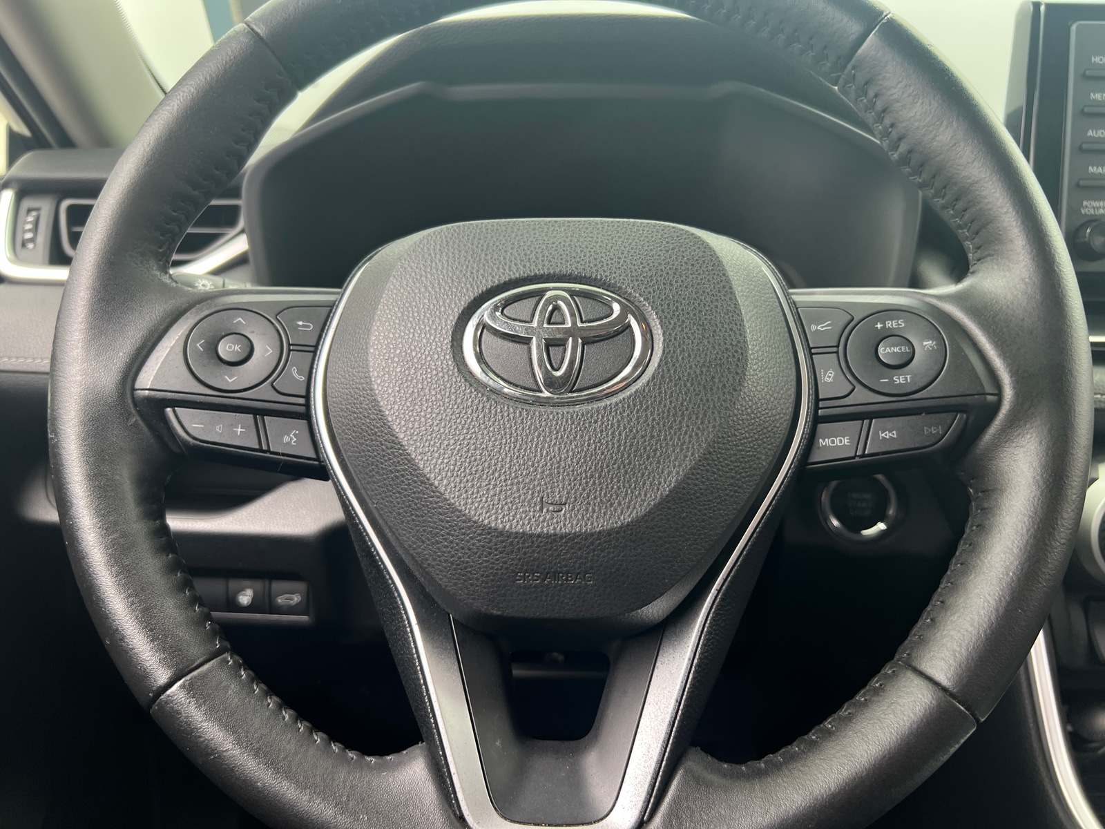 Thumbnail: 2019 Toyota RAV4 - 4