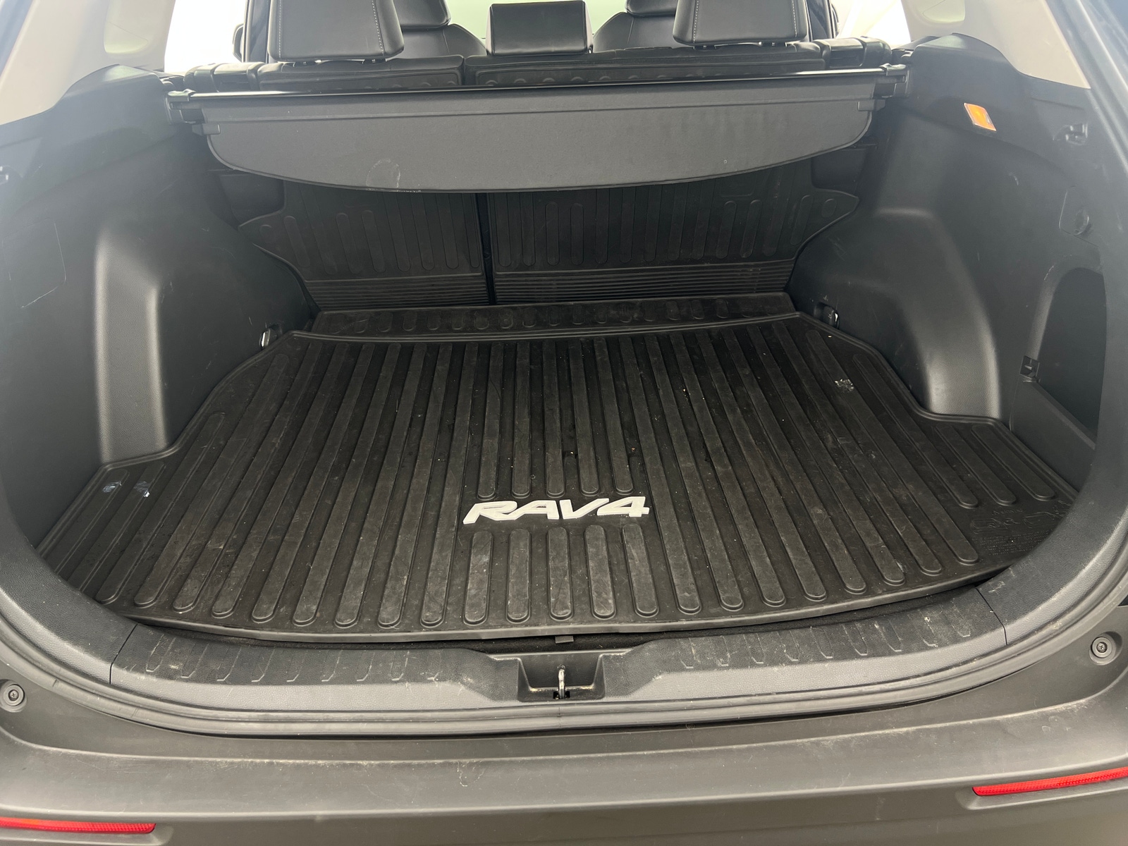 Thumbnail: 2019 Toyota RAV4 - 6