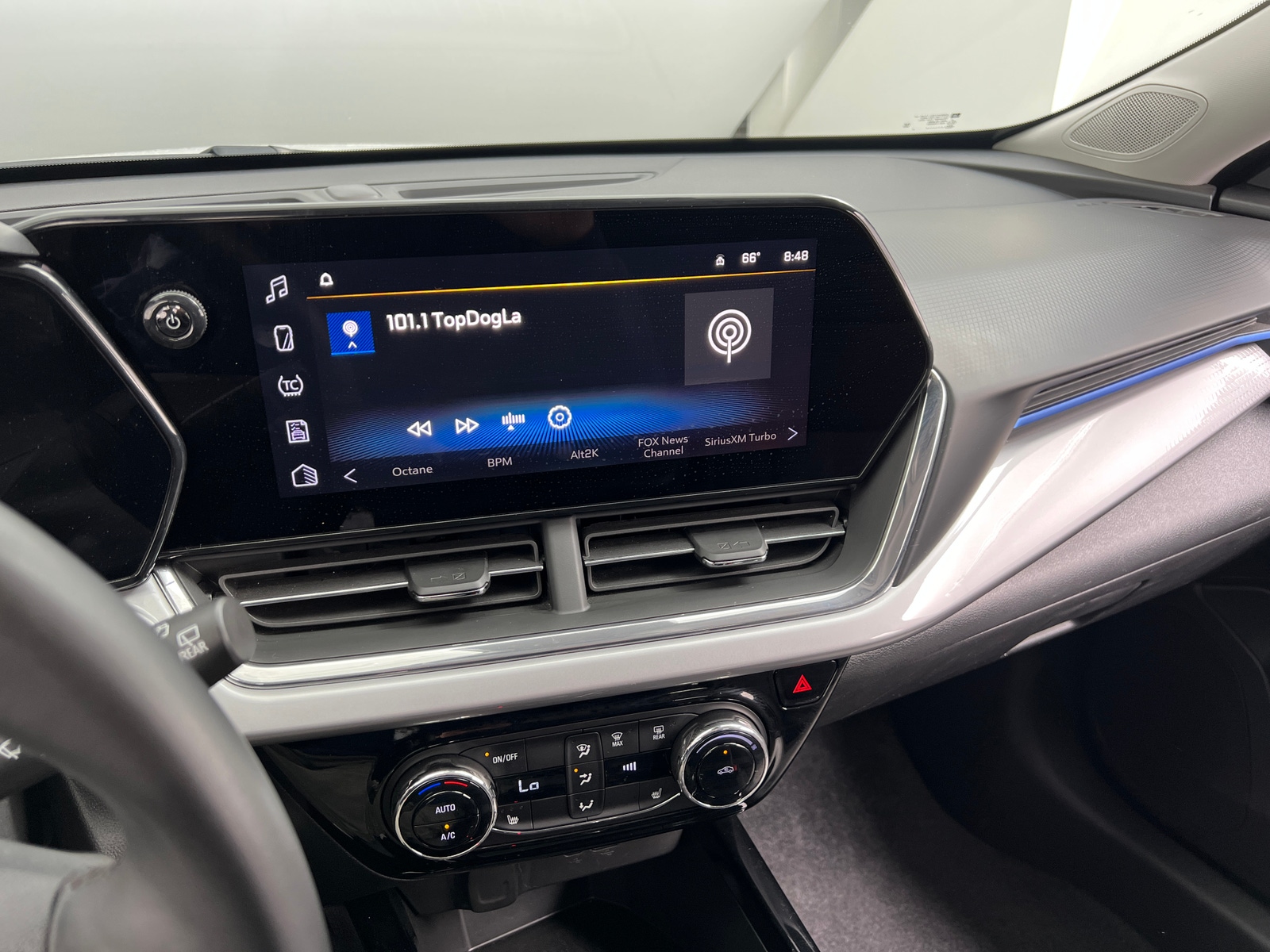 Thumbnail: 2025 Chevrolet Trax - 4