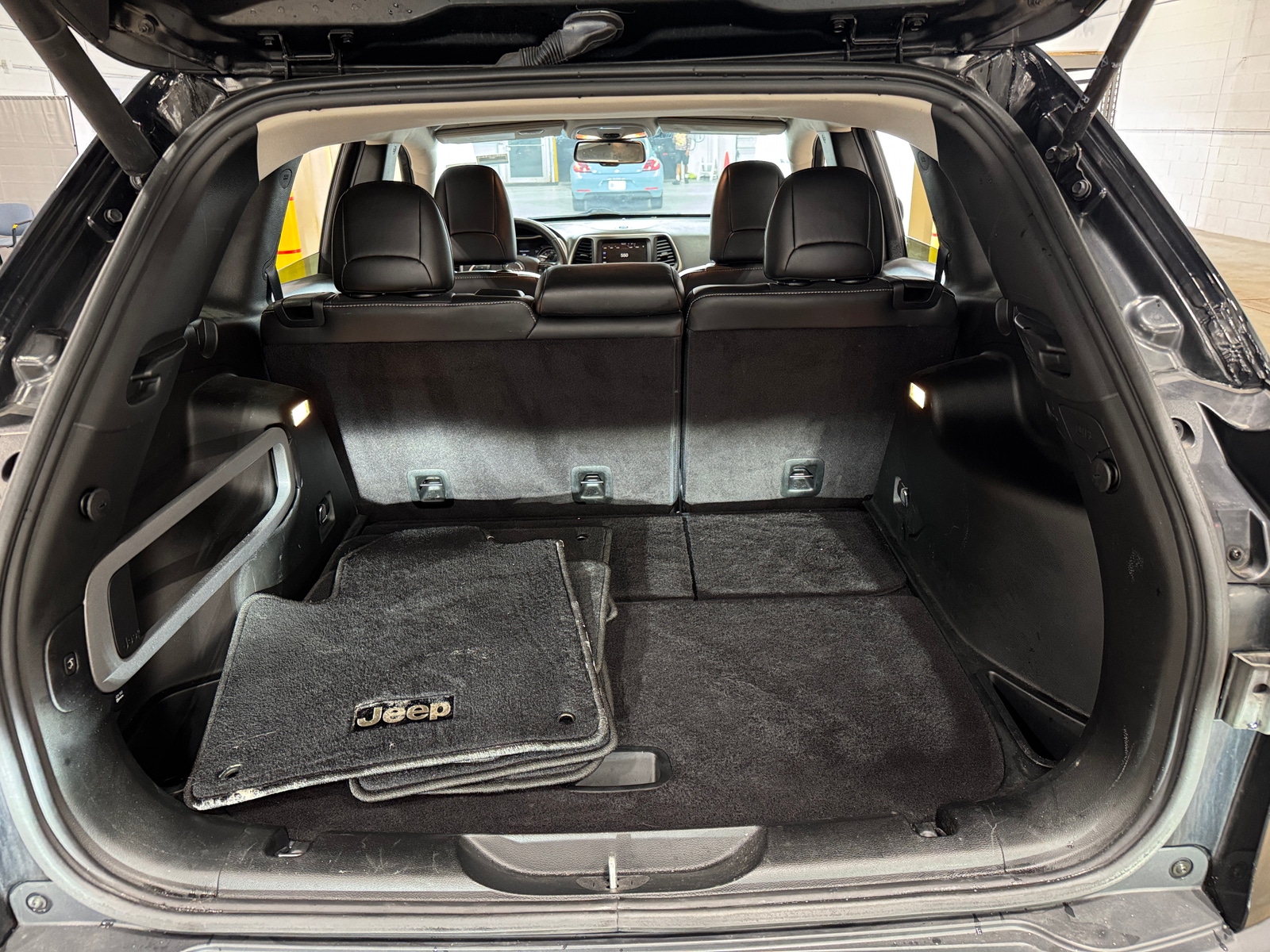 Thumbnail: 2018 Jeep Cherokee - 6