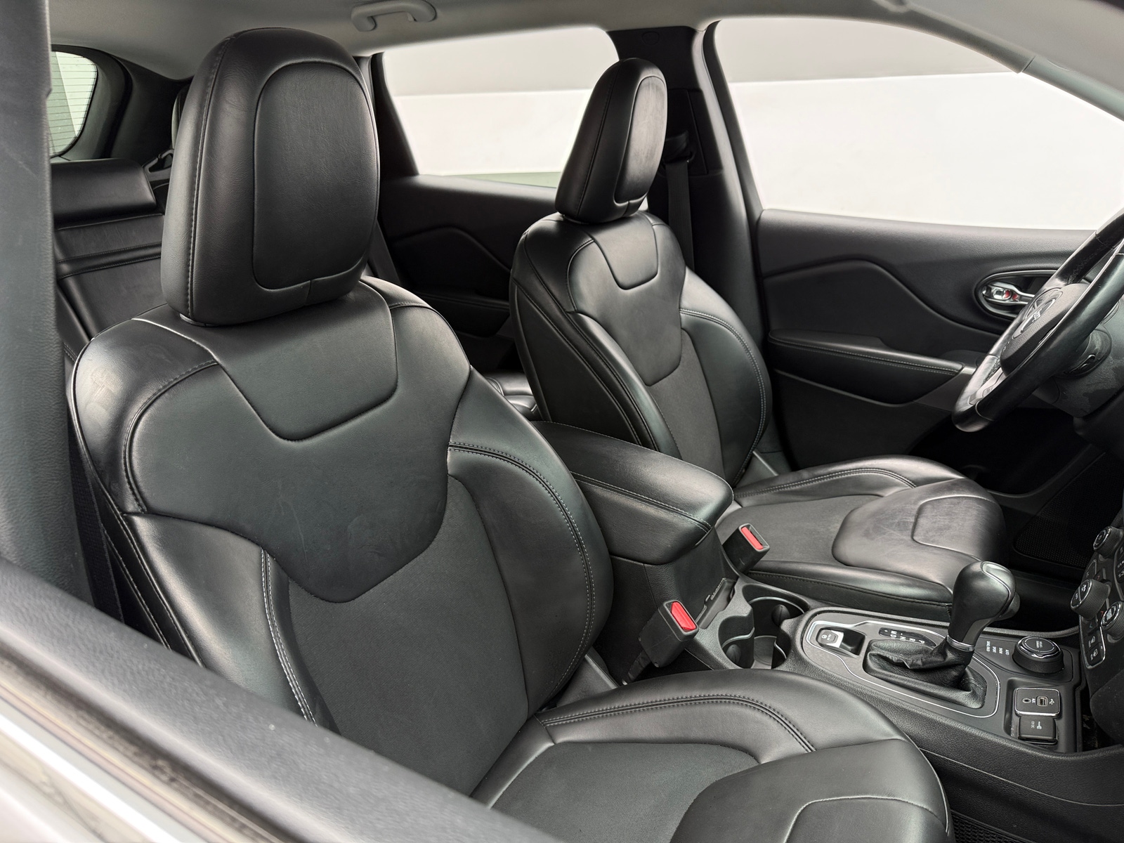 Thumbnail: 2019 Jeep Cherokee - 2