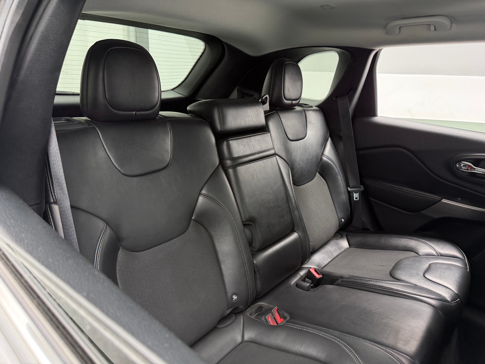 Thumbnail: 2019 Jeep Cherokee - 6