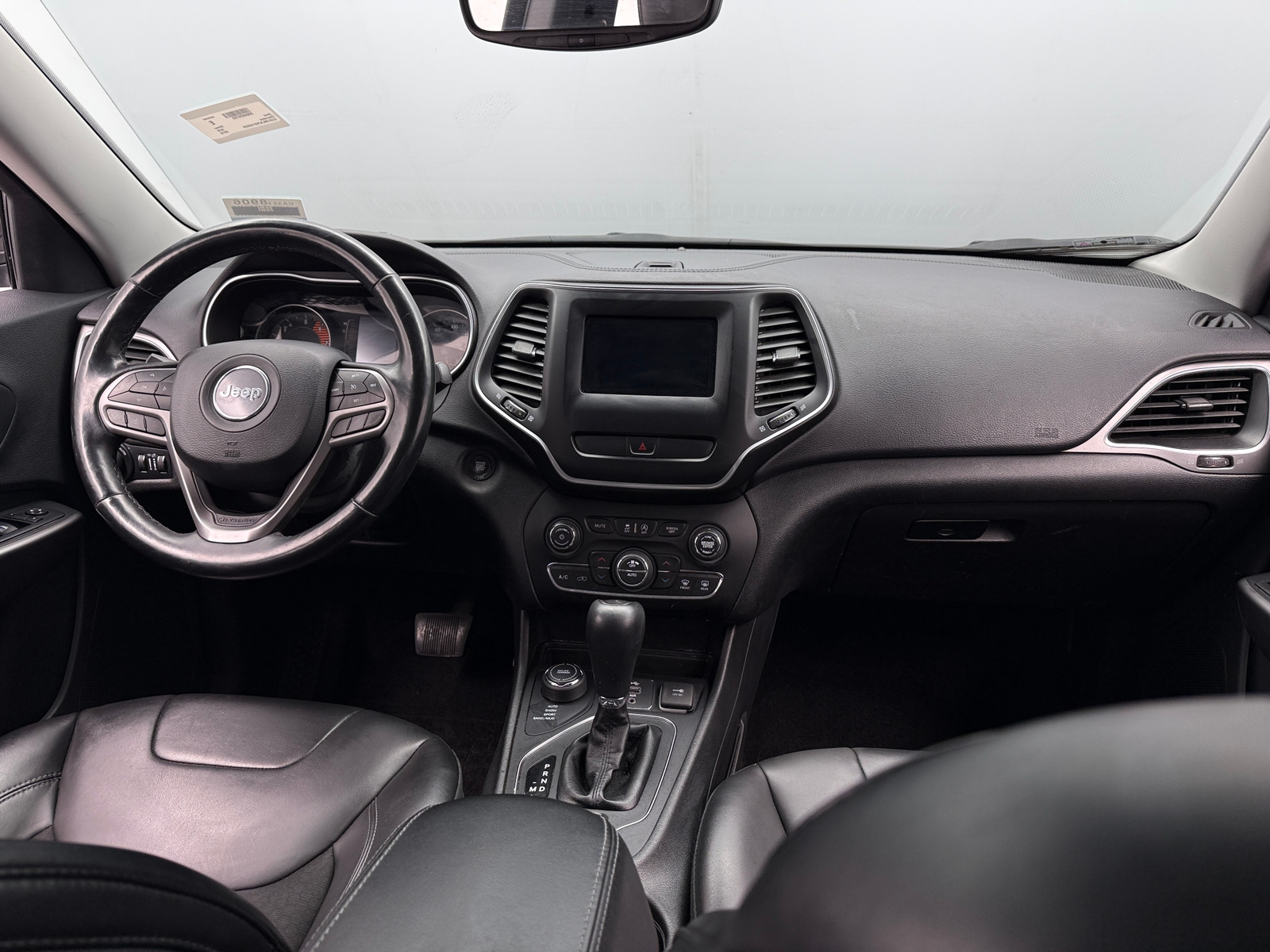 Thumbnail: 2019 Jeep Cherokee - 3