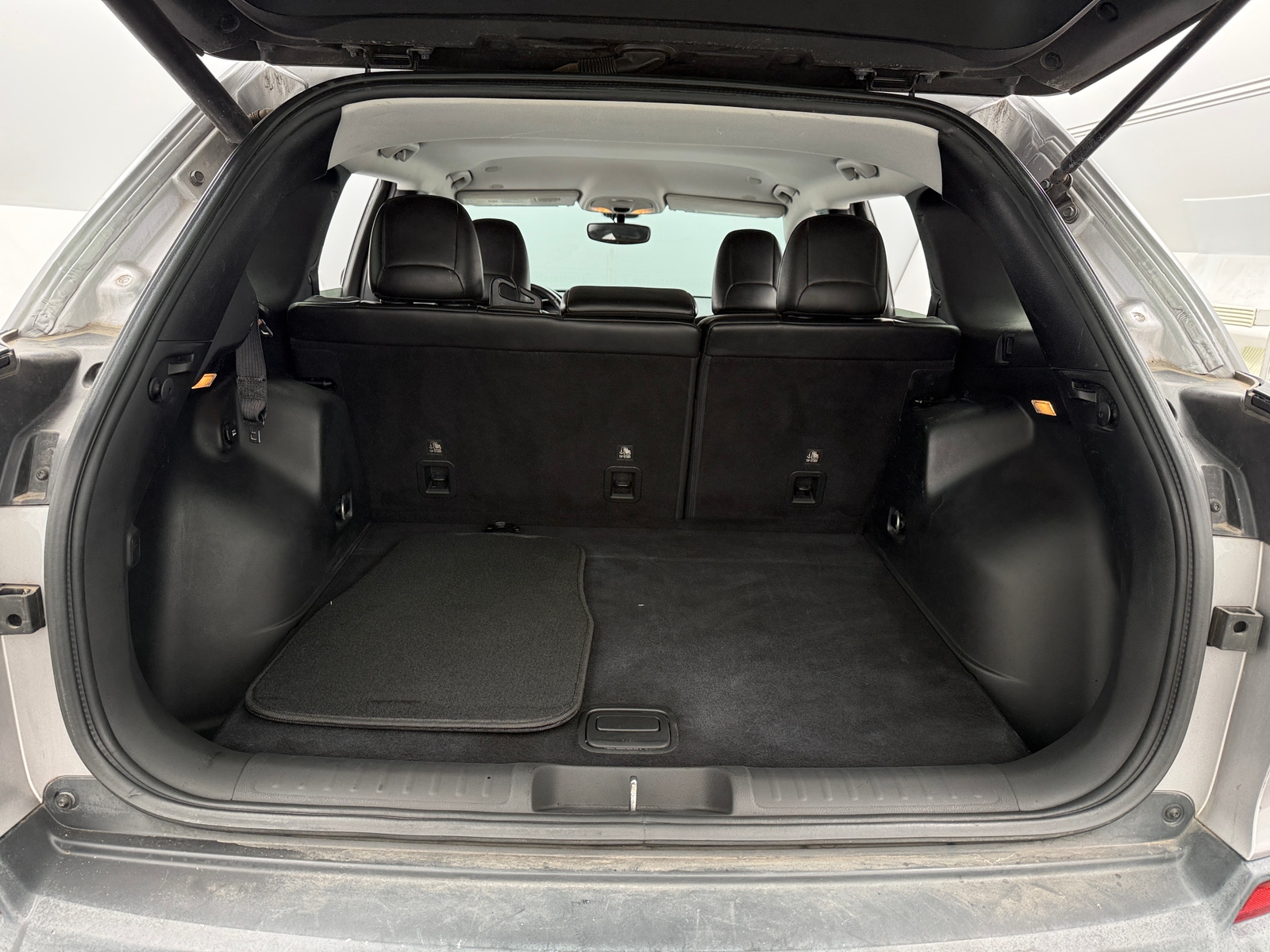 Thumbnail: 2019 Jeep Cherokee - 7