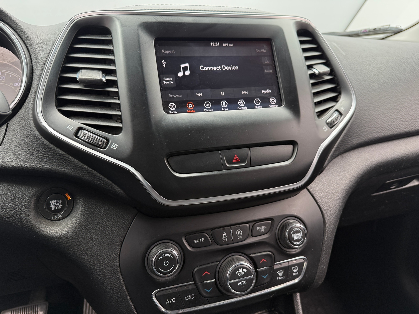 Thumbnail: 2019 Jeep Cherokee - 4