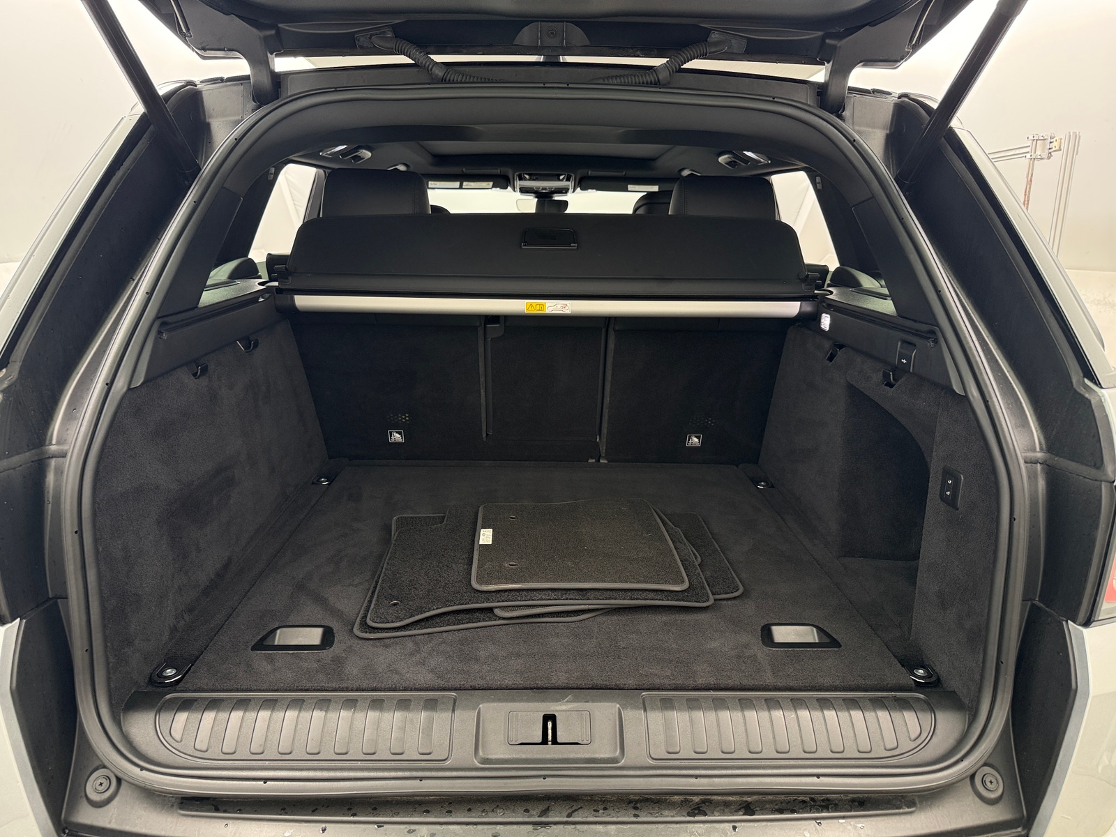 Thumbnail: 2020 Land Rover Range Rover Sport - 6