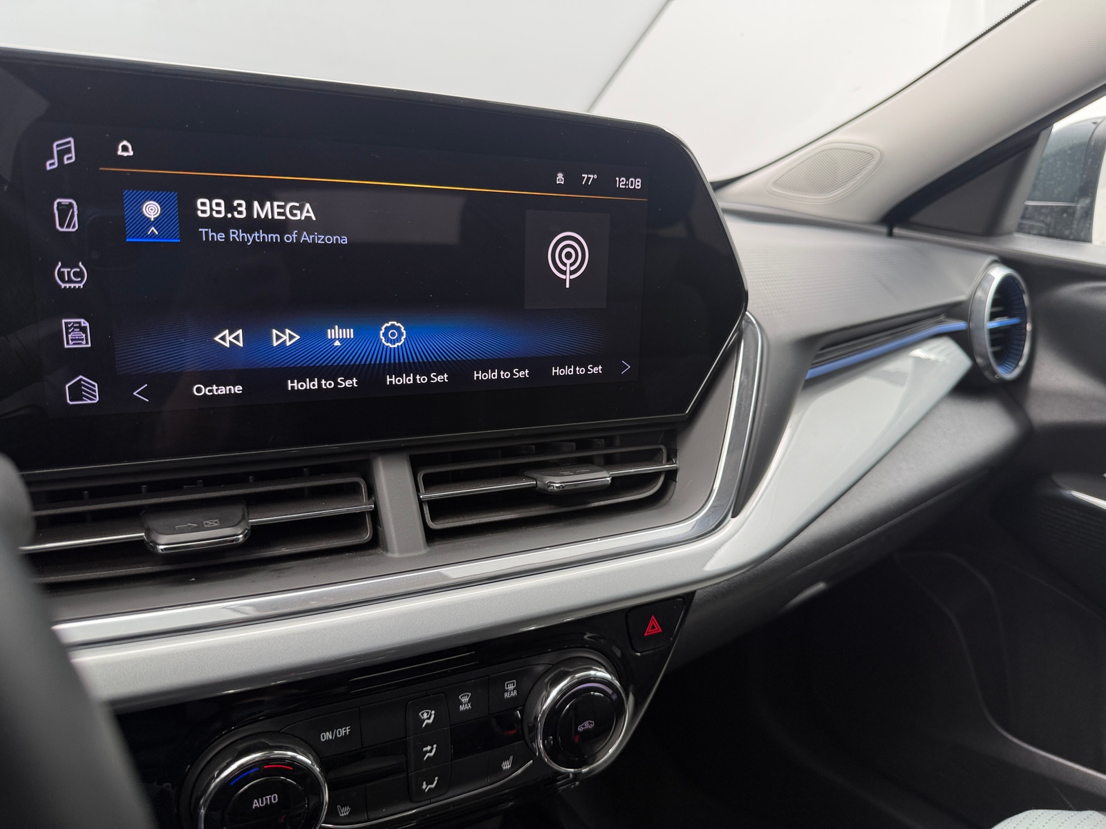 Thumbnail: 2025 Chevrolet Trax - 4