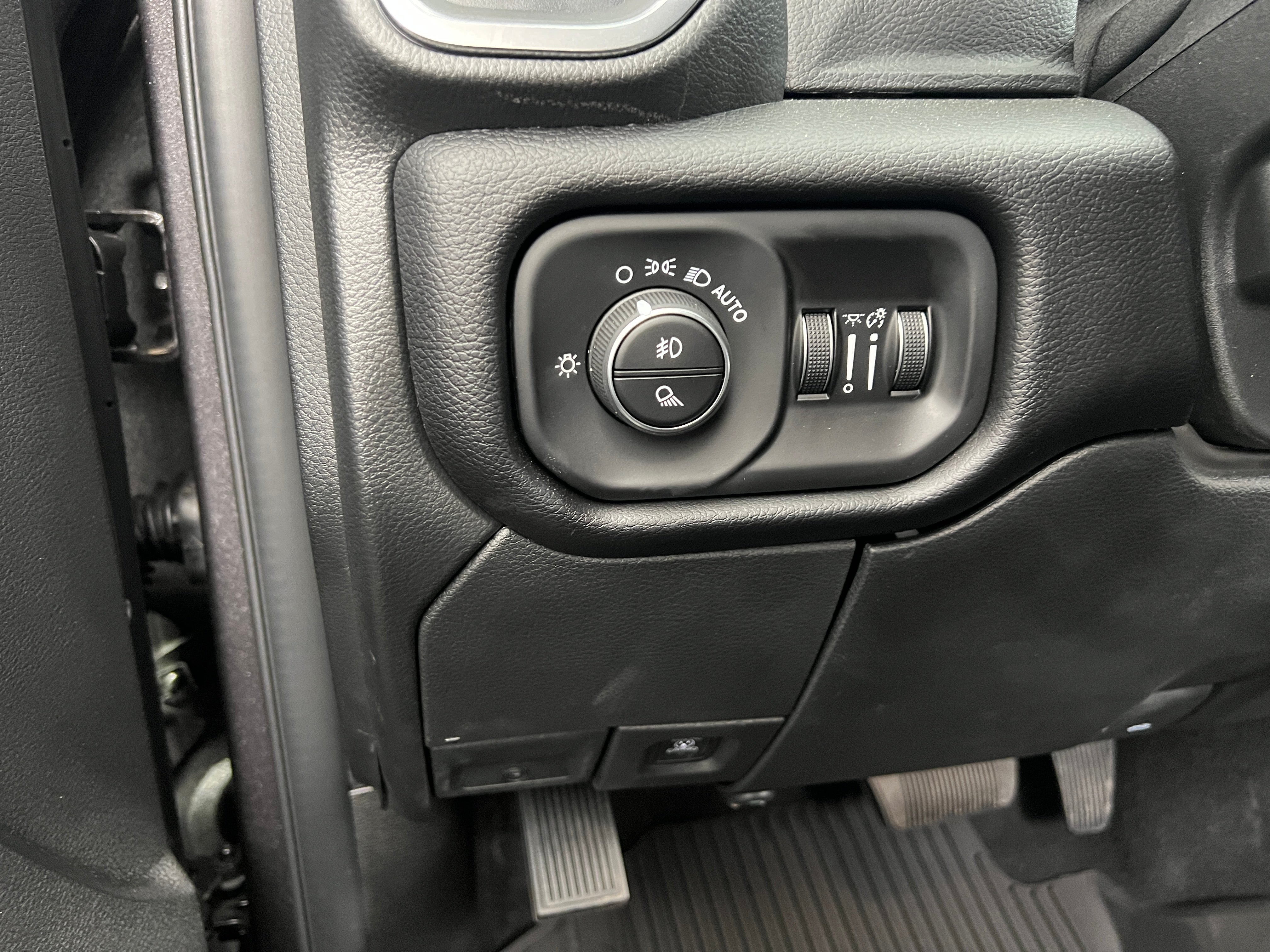 2026 RAM 2500 Laramie - Photo 11