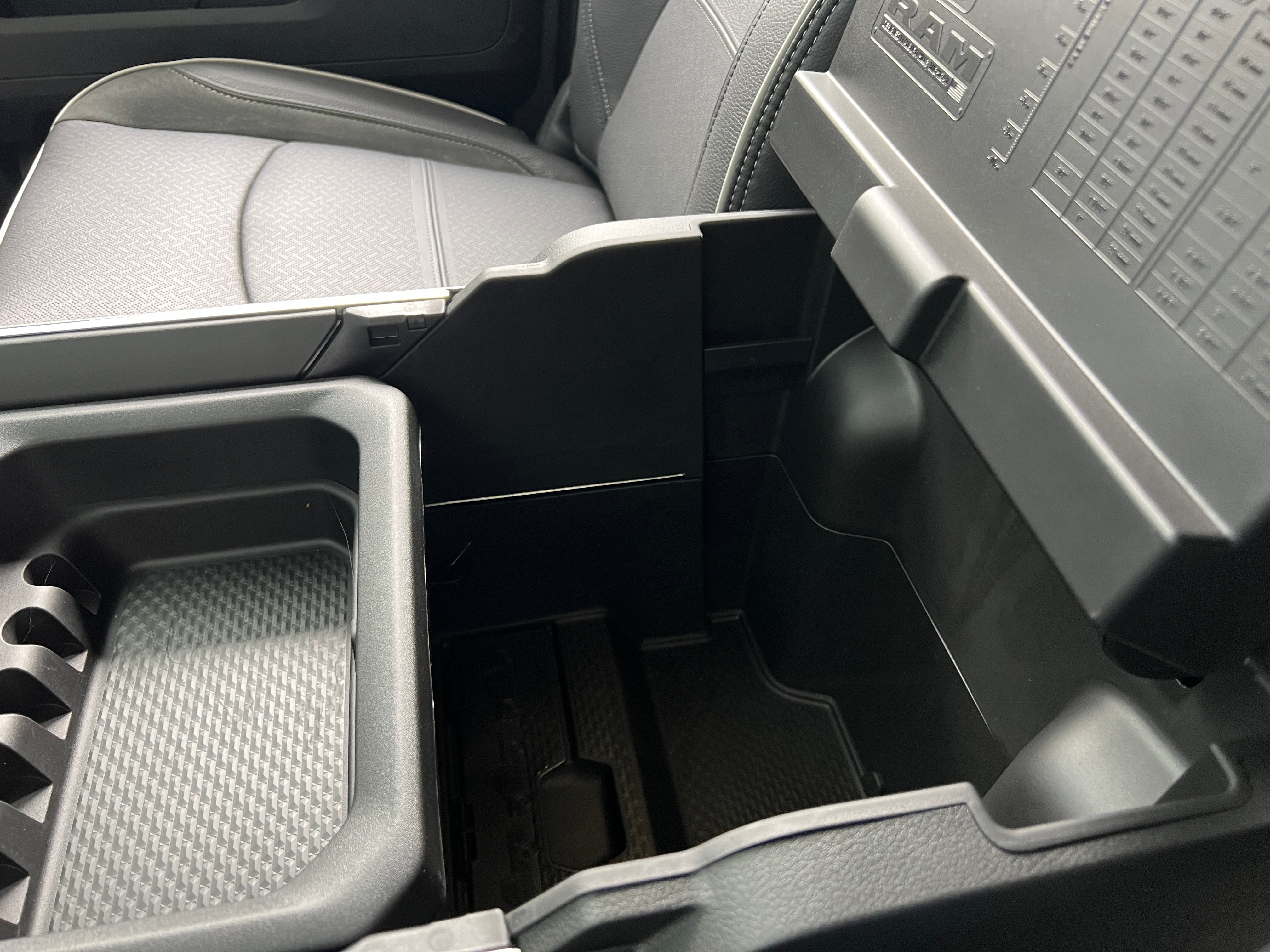 2026 RAM 2500 Laramie - Photo 13