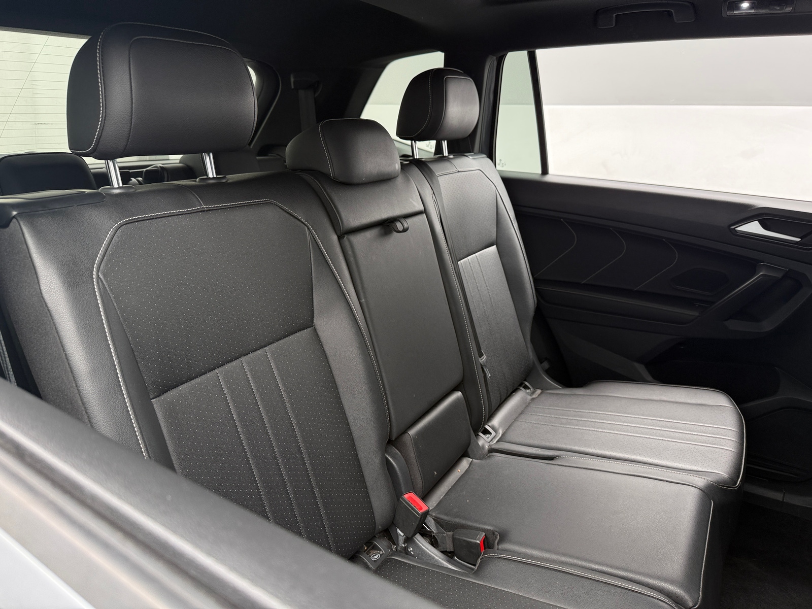 Thumbnail: 2023 Volkswagen Tiguan - 5