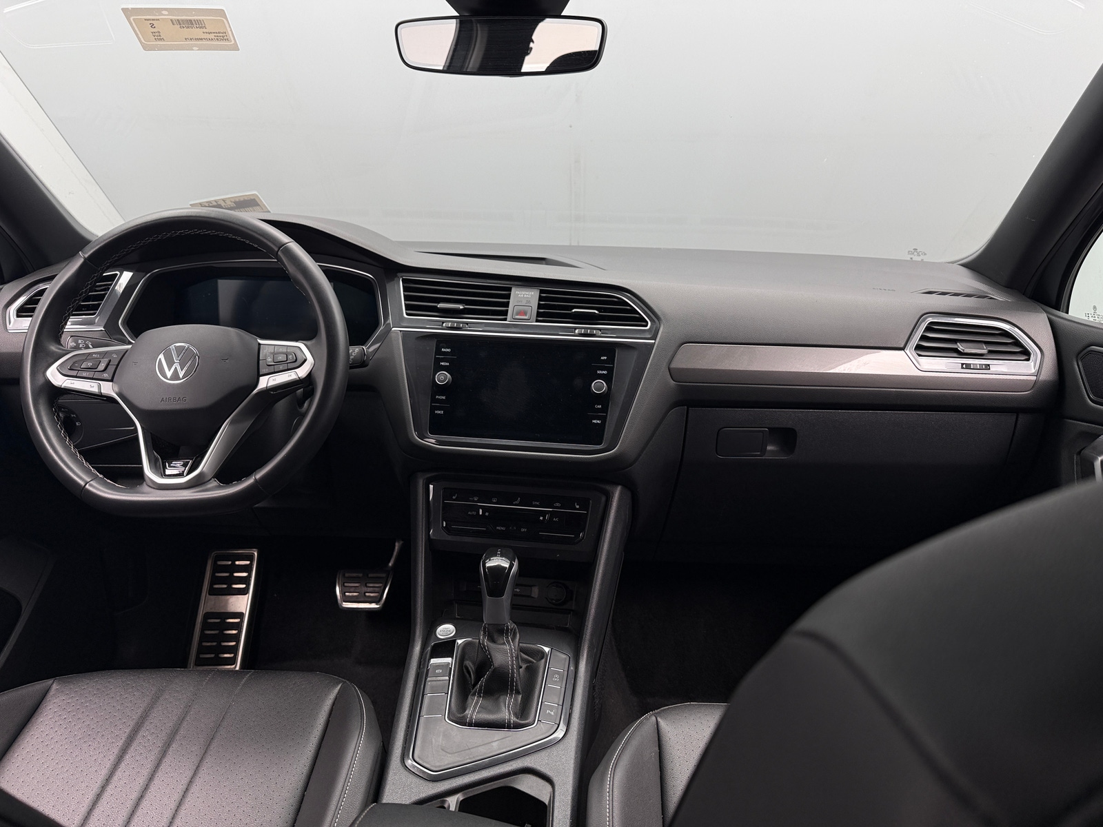 Thumbnail: 2023 Volkswagen Tiguan - 2