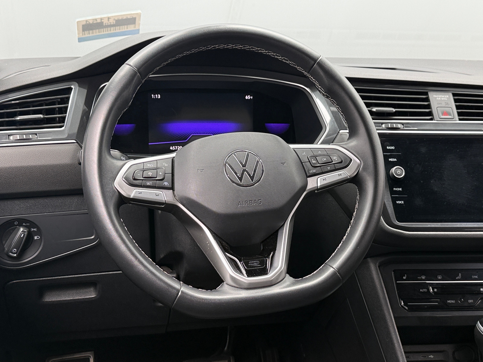 Thumbnail: 2023 Volkswagen Tiguan - 4