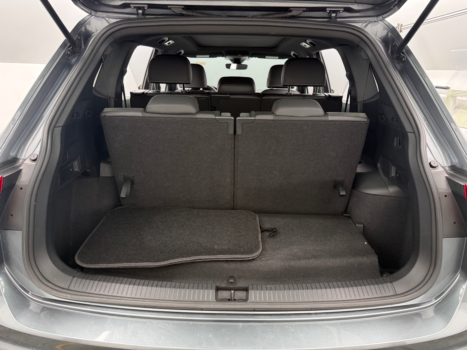 Thumbnail: 2023 Volkswagen Tiguan - 6