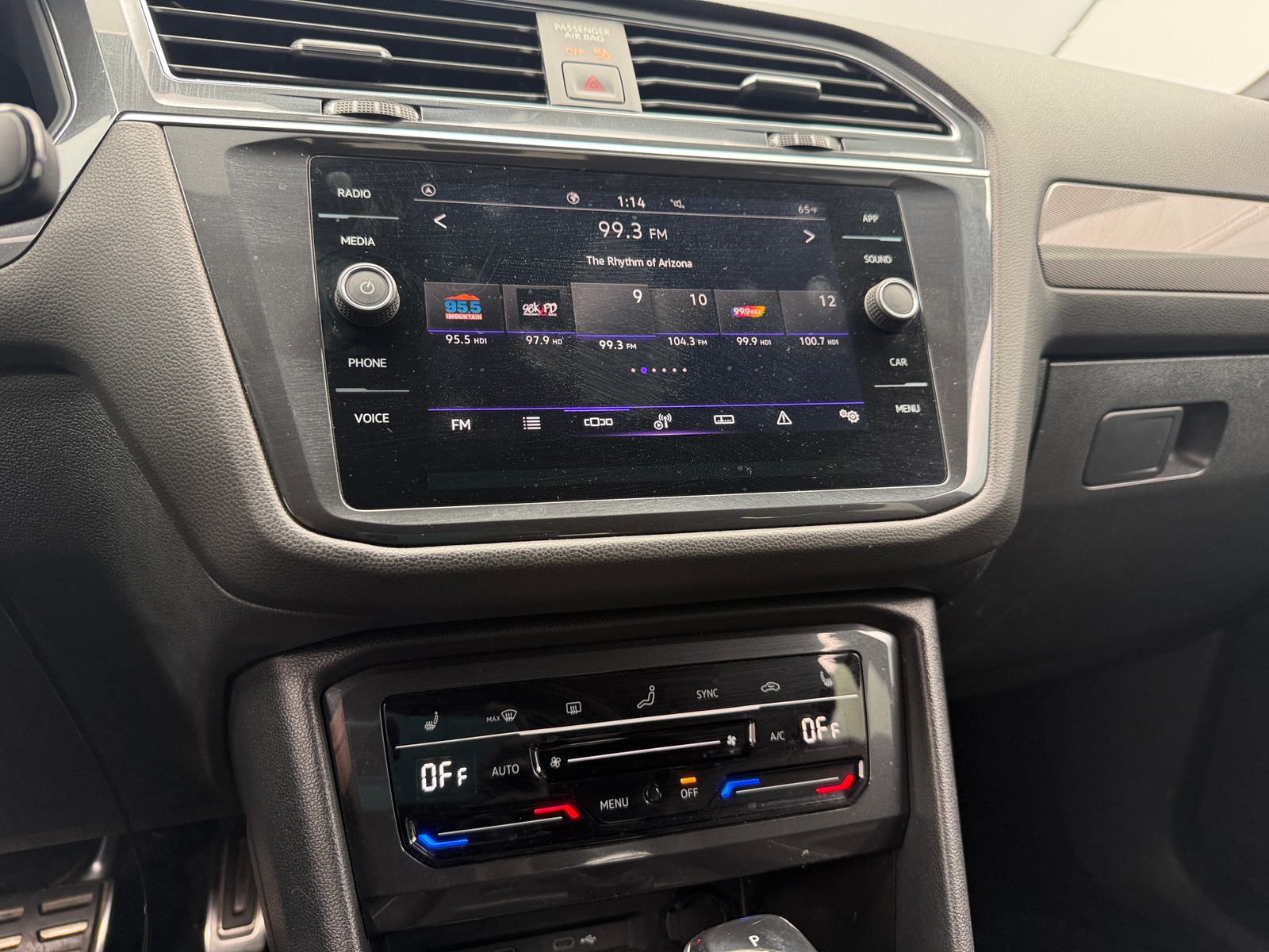 Thumbnail: 2023 Volkswagen Tiguan - 3