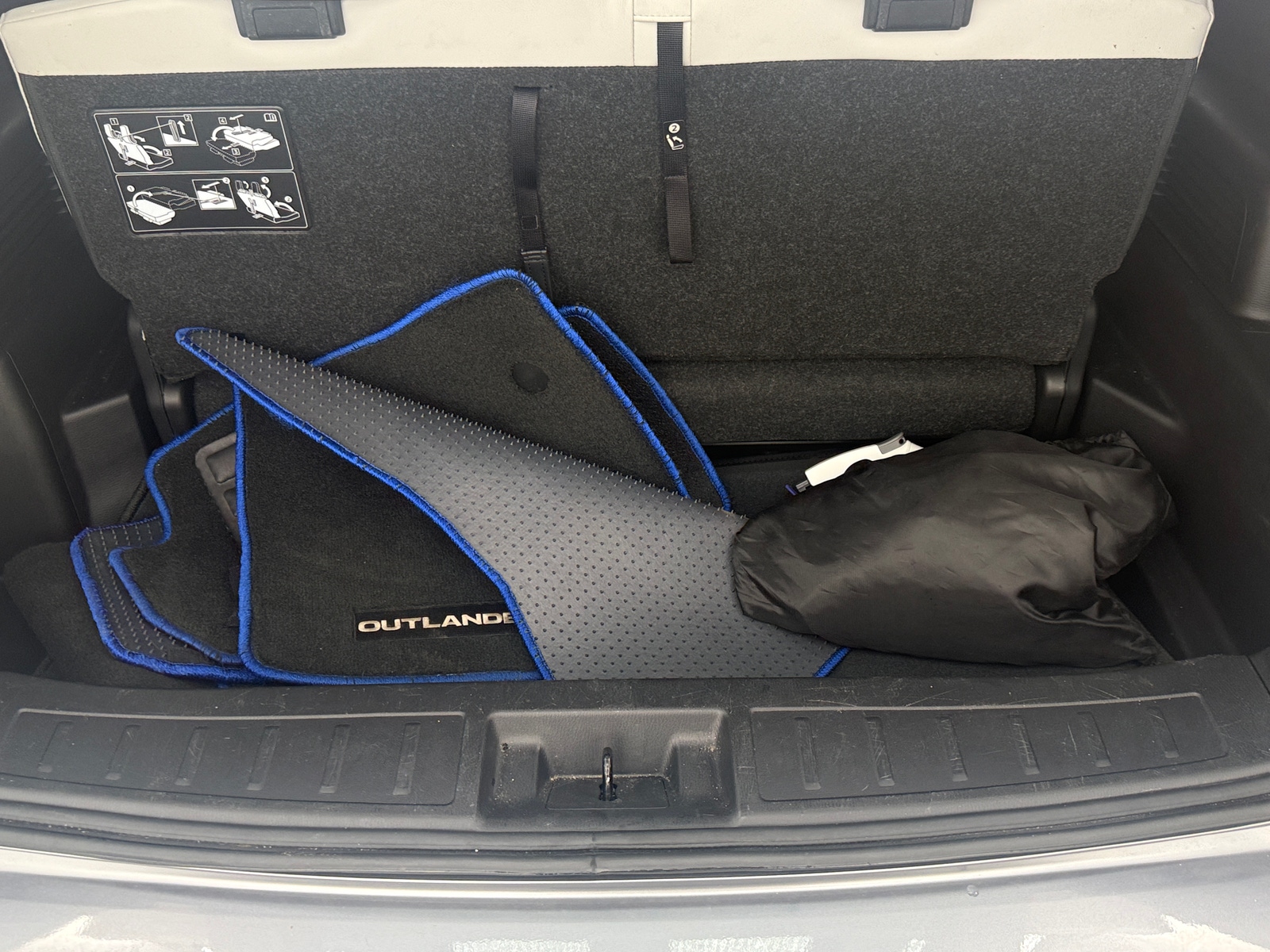 Thumbnail: 2023 Mitsubishi Outlander - 6