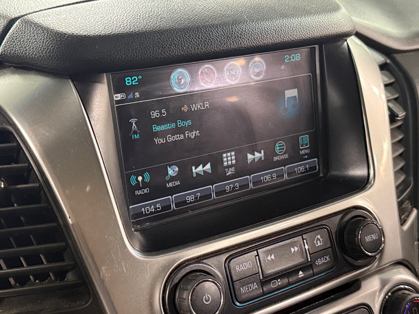 Thumbnail: 2020 Chevrolet Suburban - 3