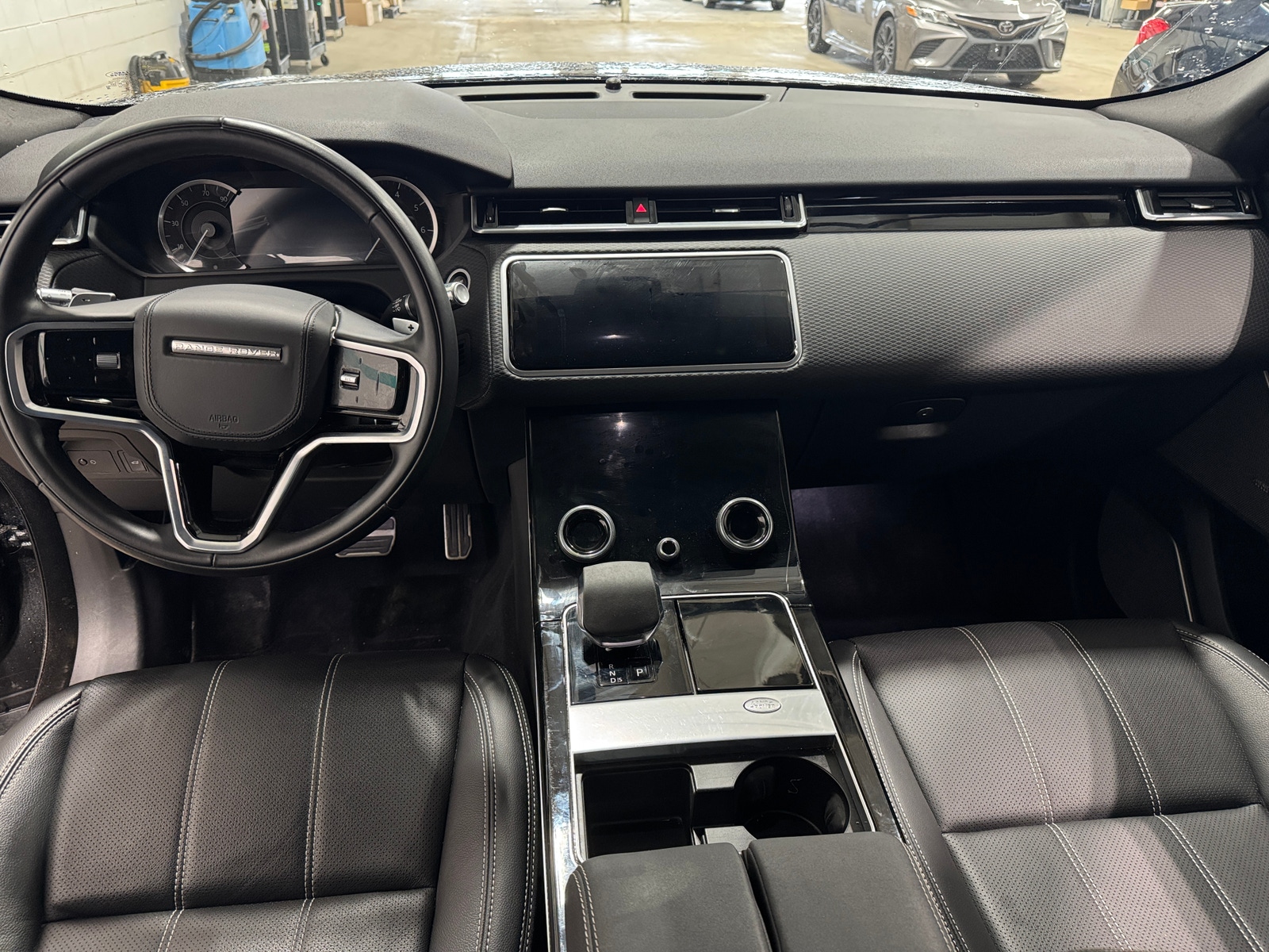 Thumbnail: 2022 Land Rover Range Rover Velar - 2