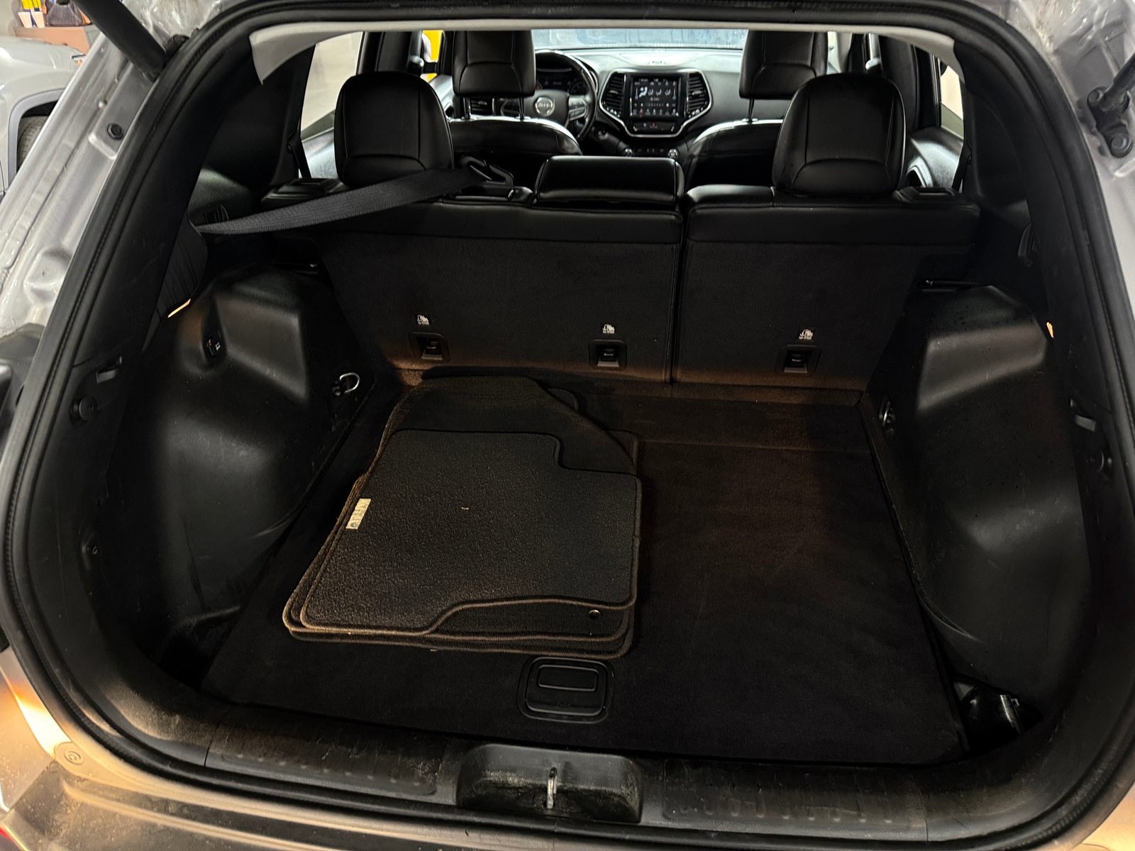 Thumbnail: 2019 Jeep Cherokee - 6