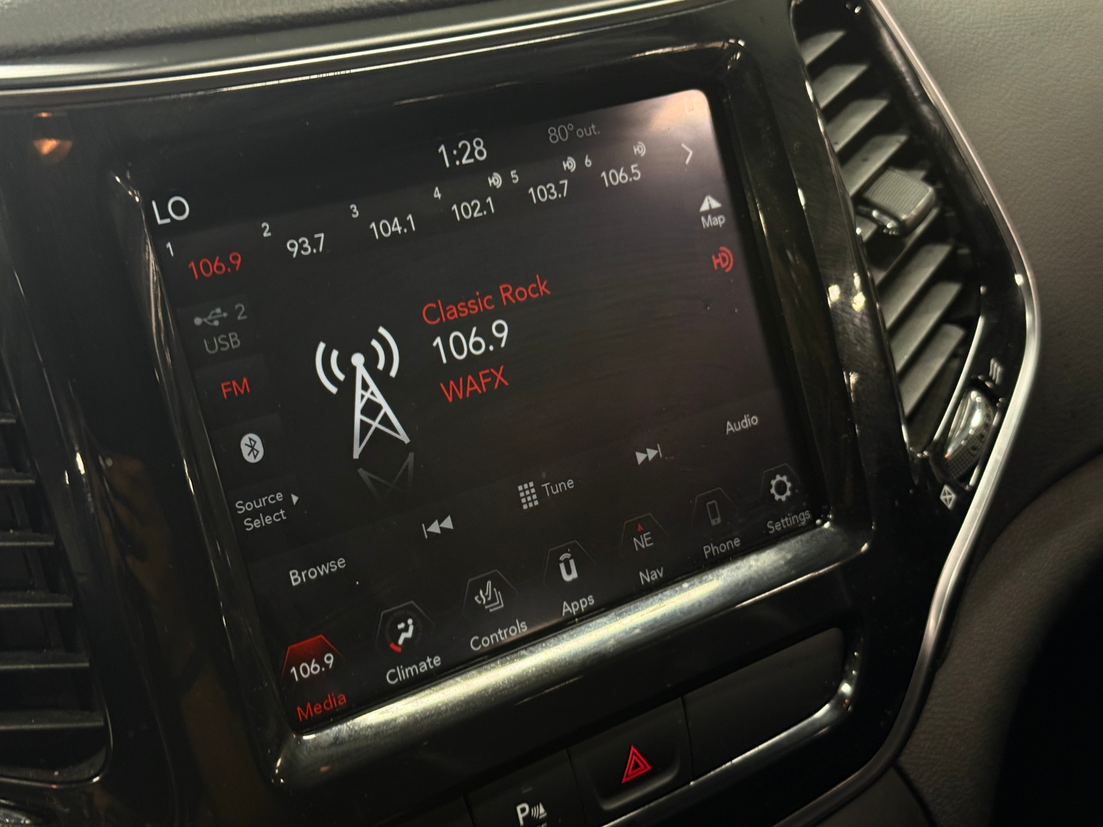 Thumbnail: 2019 Jeep Cherokee - 3