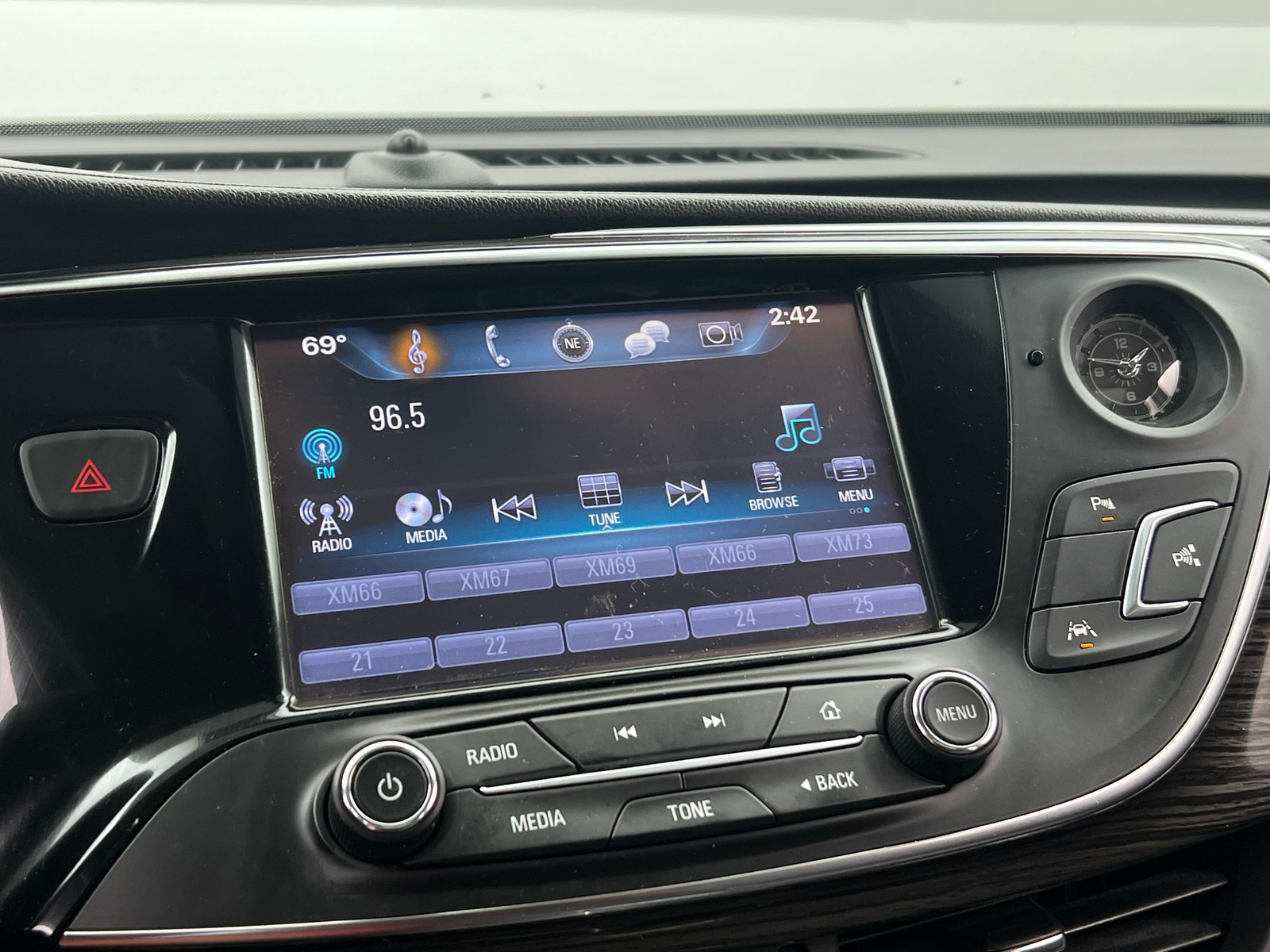 Thumbnail: 2017 Buick Envision - 3