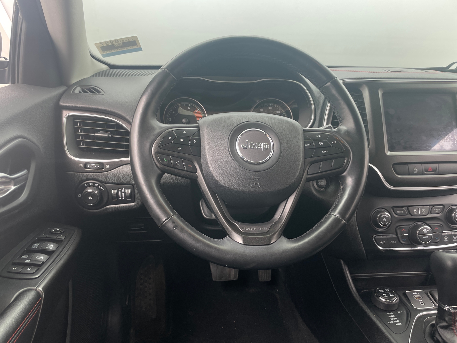 Thumbnail: 2019 Jeep Cherokee - 5